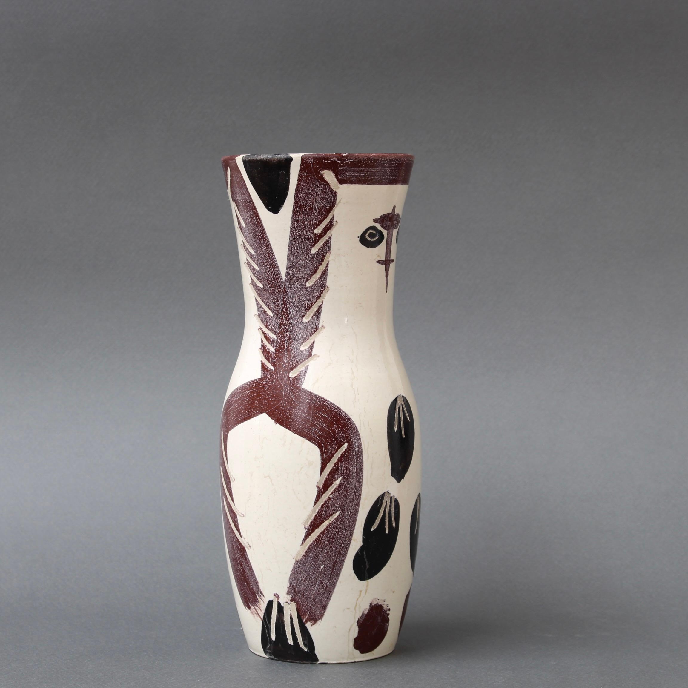 Mid-Century earthenware vase with painted owl decoration, by Pablo Picasso, Vallauris, France (1952). This is a vintage, limited edition earthenware creation, in a run of 500 (Edition Picasso) at the Madoura pottery under the supervision of Pablo