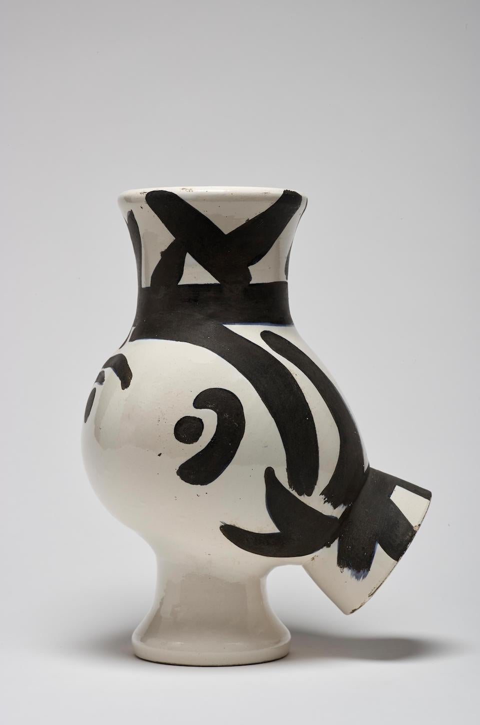 Chouette, Picasso, Pichet, Design, 1950, Céramique, Noir et blanc, Animal - Sculpture de Pablo Picasso