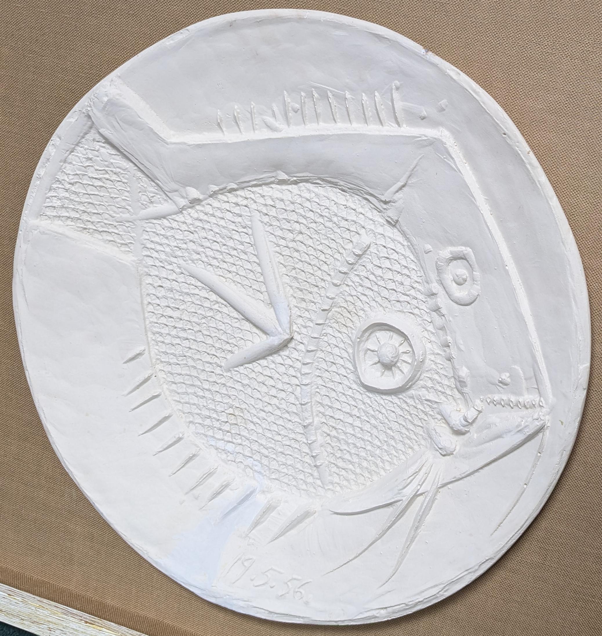 Plat en terre cuite Grand Poisson - Sculpture de Pablo Picasso