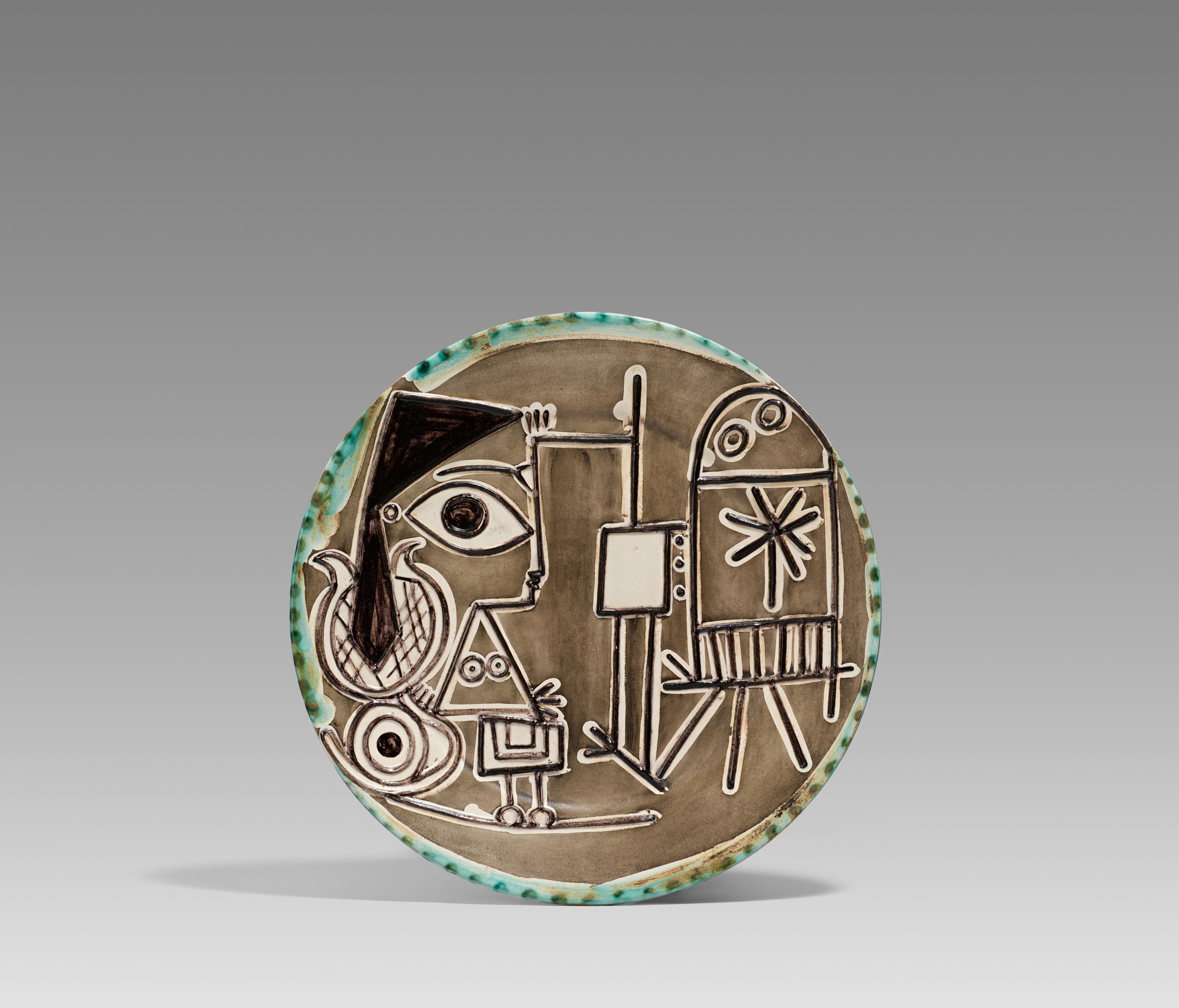 PABLO PICASSO 
Jacqueline au chevalet (A.R. 333), 1956
Ed. 90/200 pcs
Faïence blanche, décor aux engobes sous glaçure partielle brossée, patine grise, ivoire, noire, verte.
D. 42,5 cm I D. 16 3/4 in
D. 50,5 cm I D. 19 7/8 in (avec cadre)
Numérotée