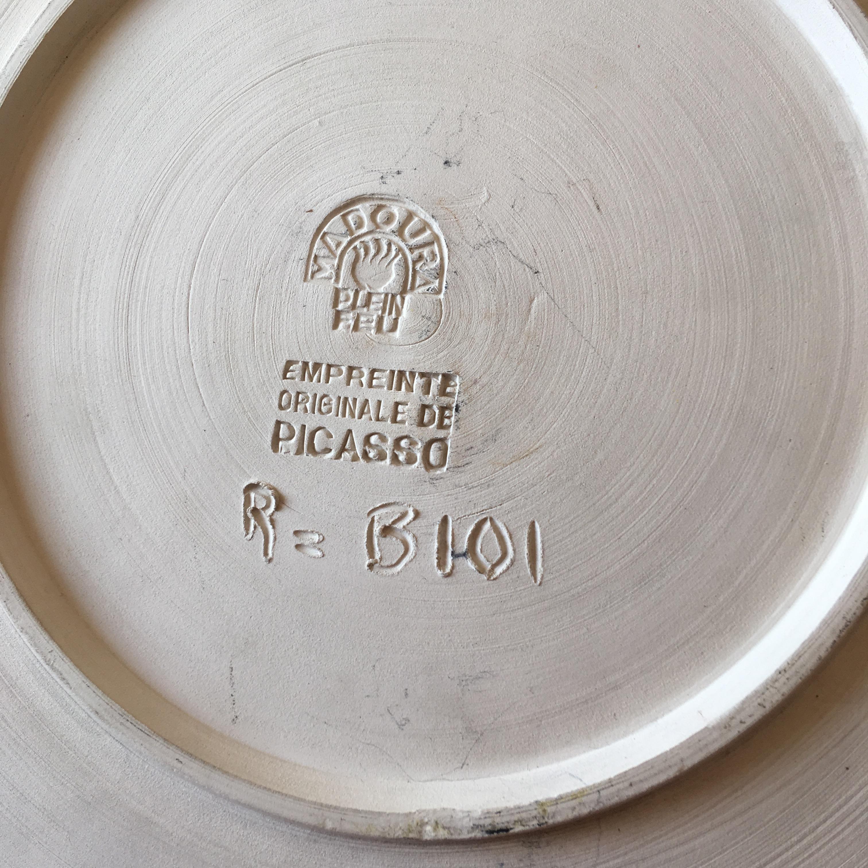 Ceramic by Pablo Picasso
In the summer of 1946, Picasso stopped in the Madoura studio, directed by Suzanne Ramié and her husband Alain Ramié. Pablo Picasso takes the earth and creates some small sculptures, asking that it be cooked to him and