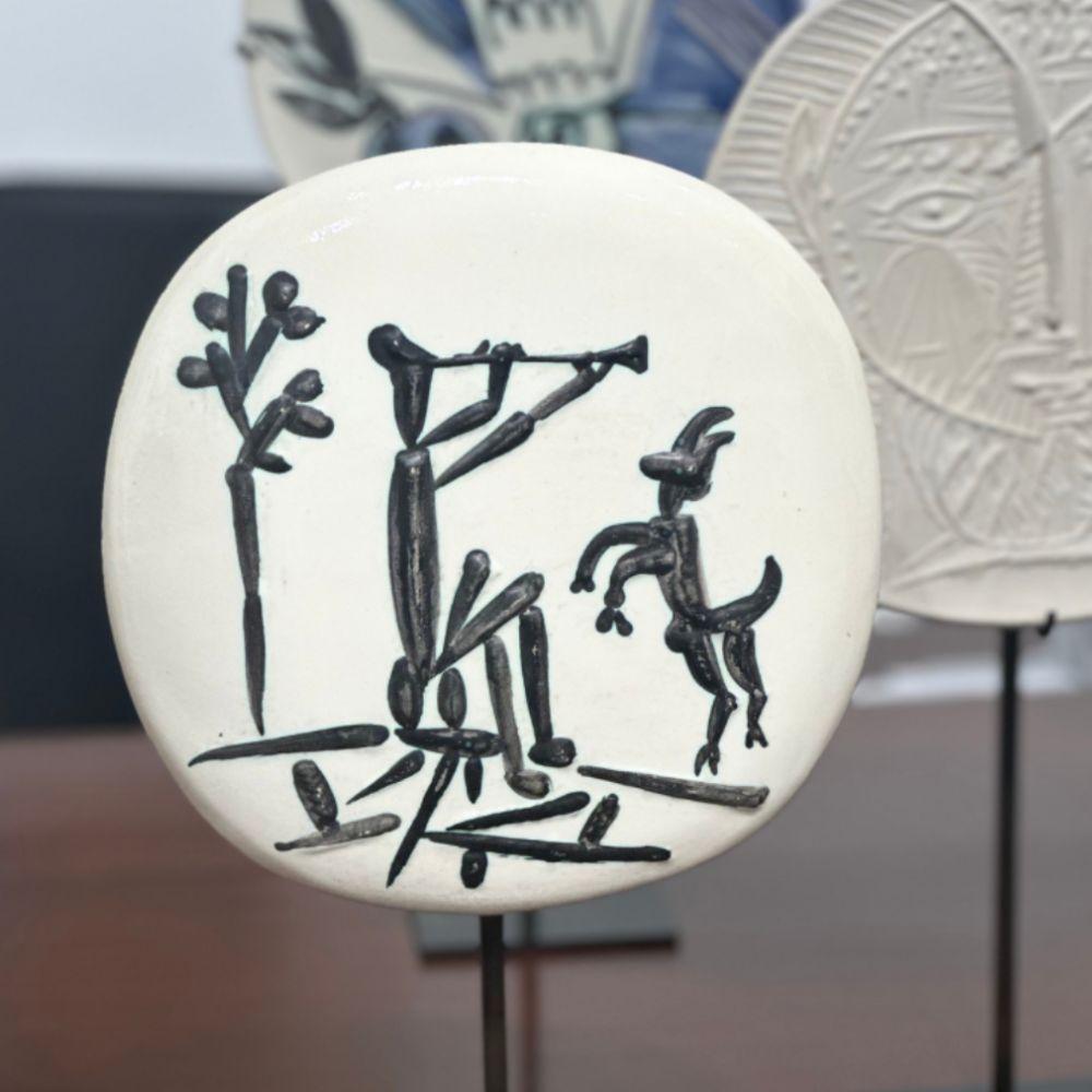 Joueur de flûte et chèvre - Sculpture de Pablo Picasso