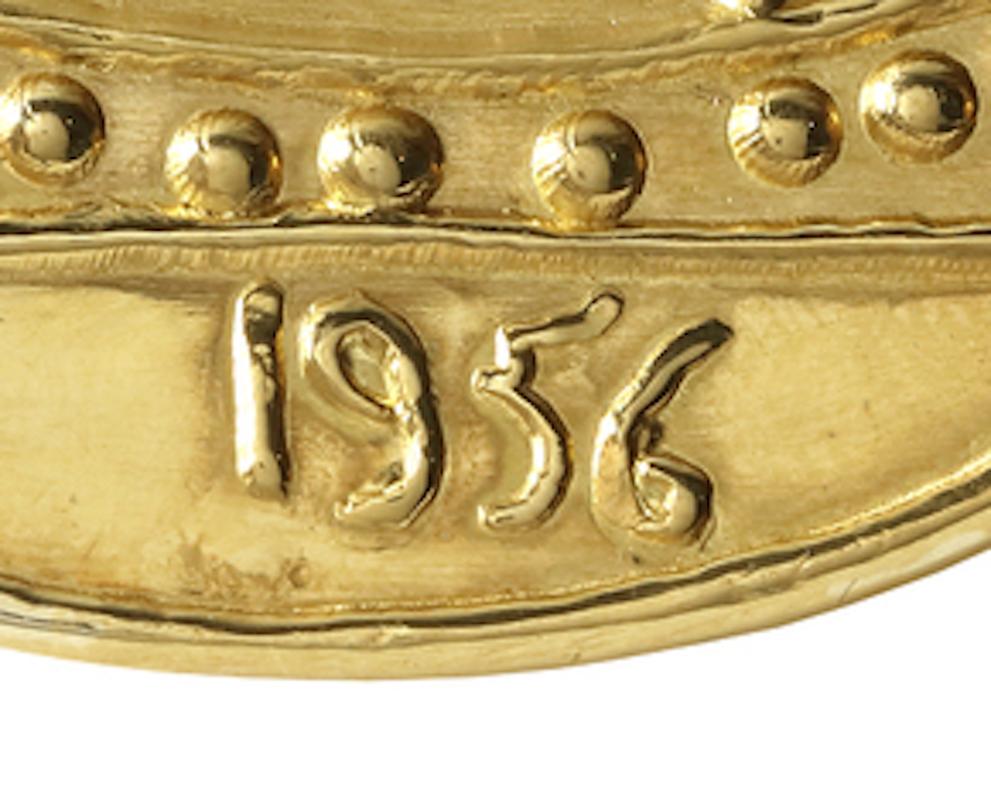 Medaillon Vallauris:: Or:: Pablo Picasso:: années 1960:: Bijoux:: Après-guerre:: Pierre Hugo

Ed. 8/20 pcs
Médaillon en or 23 carats avec boîte en bois originale. 
Signé et numéroté au dos : Picasso / 8/20 / 1437. 
Certificat d'authenticité émis par