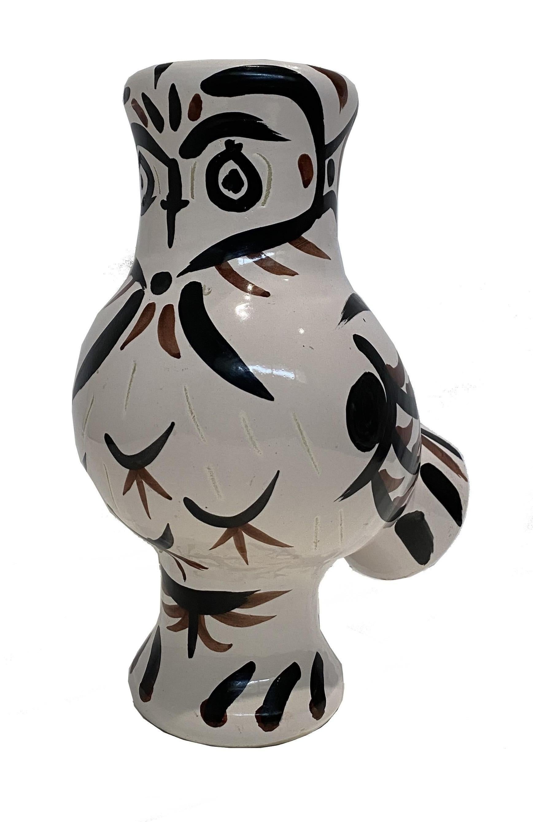 Figurative Sculpture de Pablo Picasso - Búho con Plumas - Madoura de Cerámica Original - Ltd to 300 - Catalogo Ramié #122