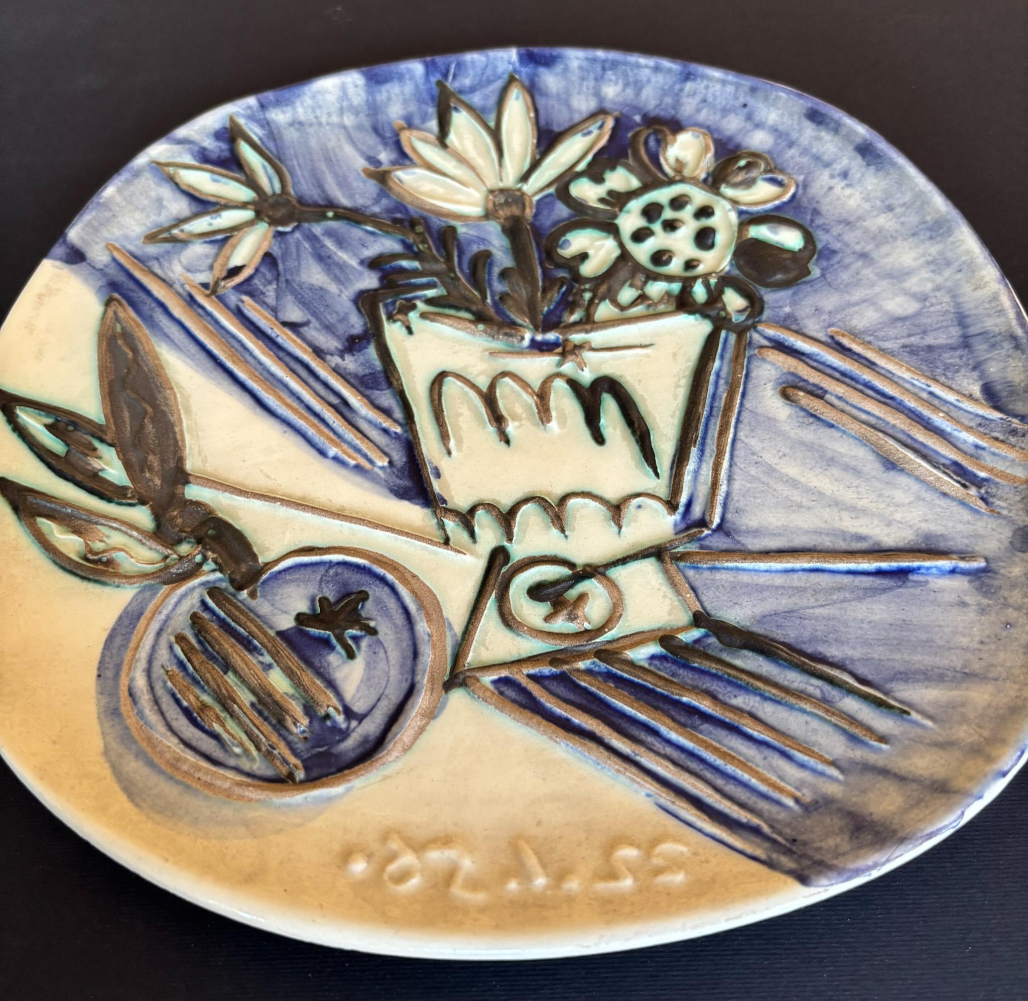 Pablo Picasso (1881-1973) - Bouquet à la pomme (A.R. 305) - Weiße Terrakotta im Angebot 2