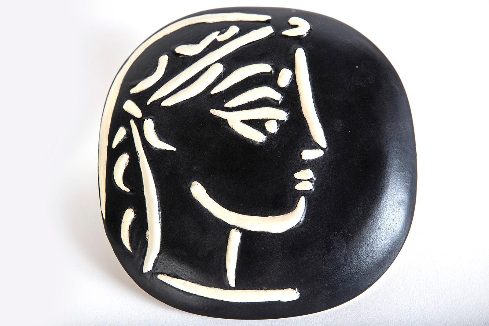 Pablo Picasso Ceramic Profil De Jacqueline 56 Ceramic Sculpture Art - AR 385 For Sale 1