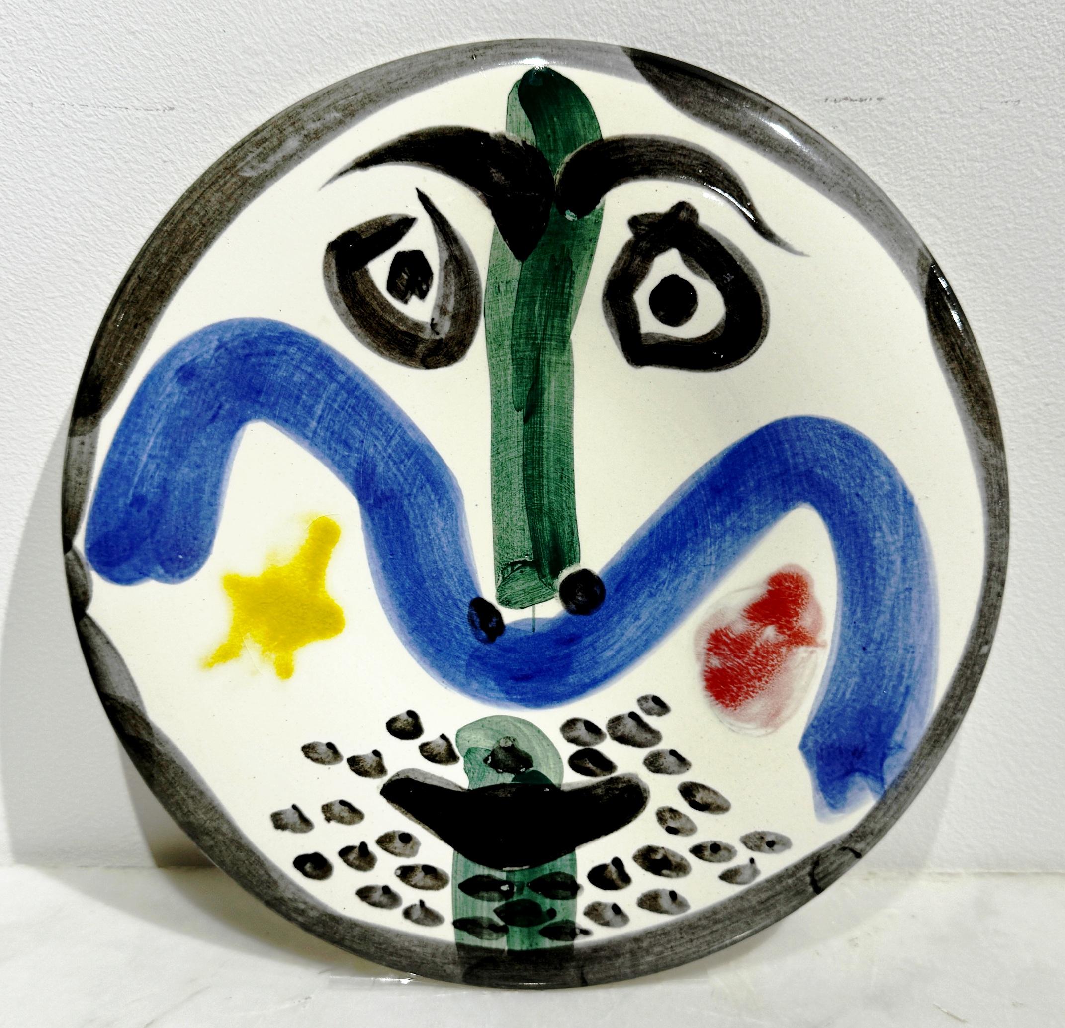 Pablo Picasso 1881 - 1973  

Placa frontal n.º 130

1963 

Plato redondo A.R Barro cocido blanco, decoración en engobes y esmalte bajo vidriado en negro, rojo, verde, azul y amarillo, 25 cm de diámetro. 

Edición nº 497/500. 

Ramie nº 479.

Pablo