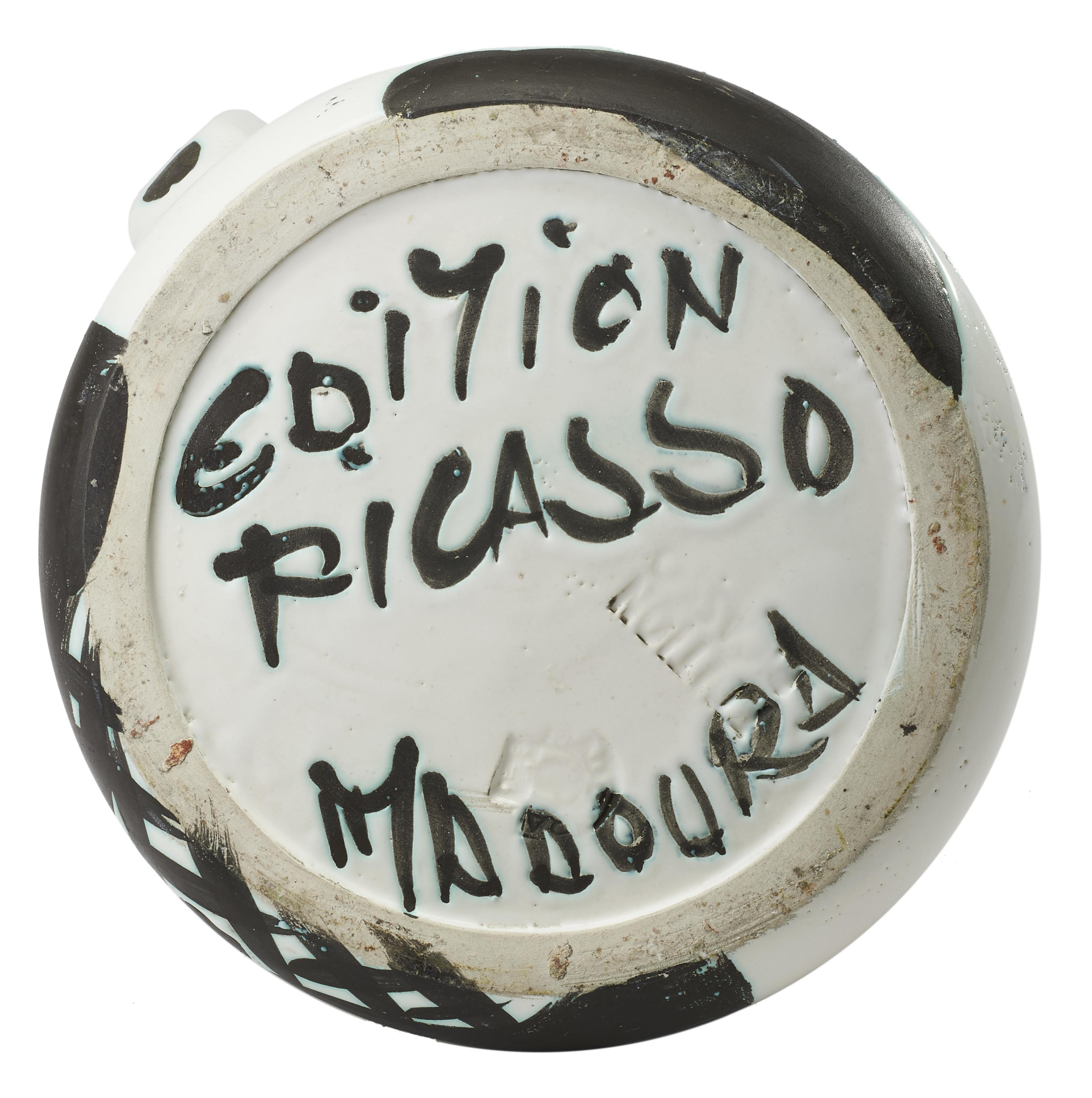 Ceramic pitcher partially glazed and painted, Edited in 1956
Limited Edition of 500 pieces
with the Edition Picasso and Madoura stamps
size: 13 x 15 x 15 cm
Excellent conditions

Bibliography: A. Ramié, Picasso. Catalogue de l’oeuvre céramique