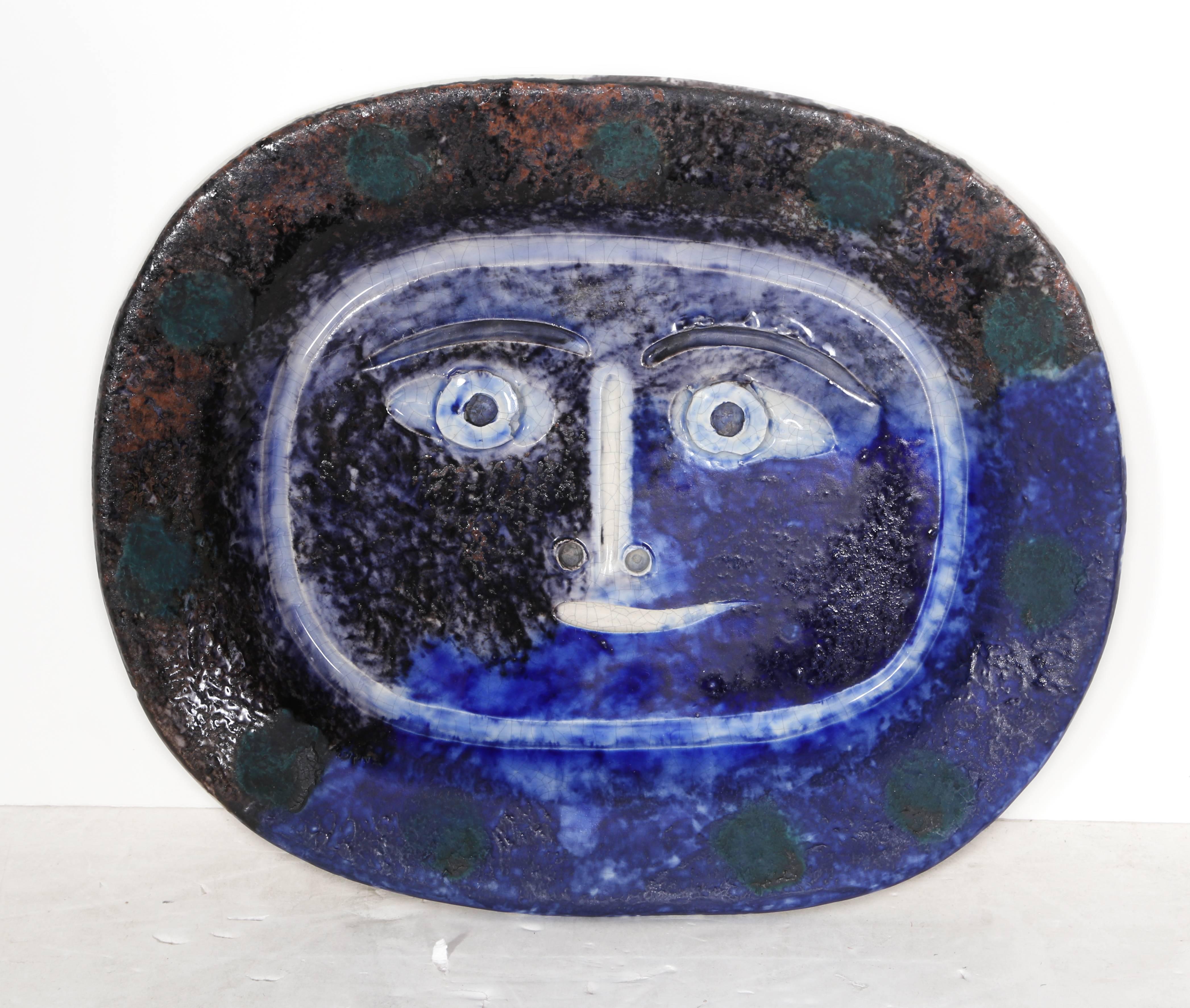 Pablo Picasso, Visage Brun-Bleu (Ramie 2), Piatto in terracotta bianca 1947 in vendita 1