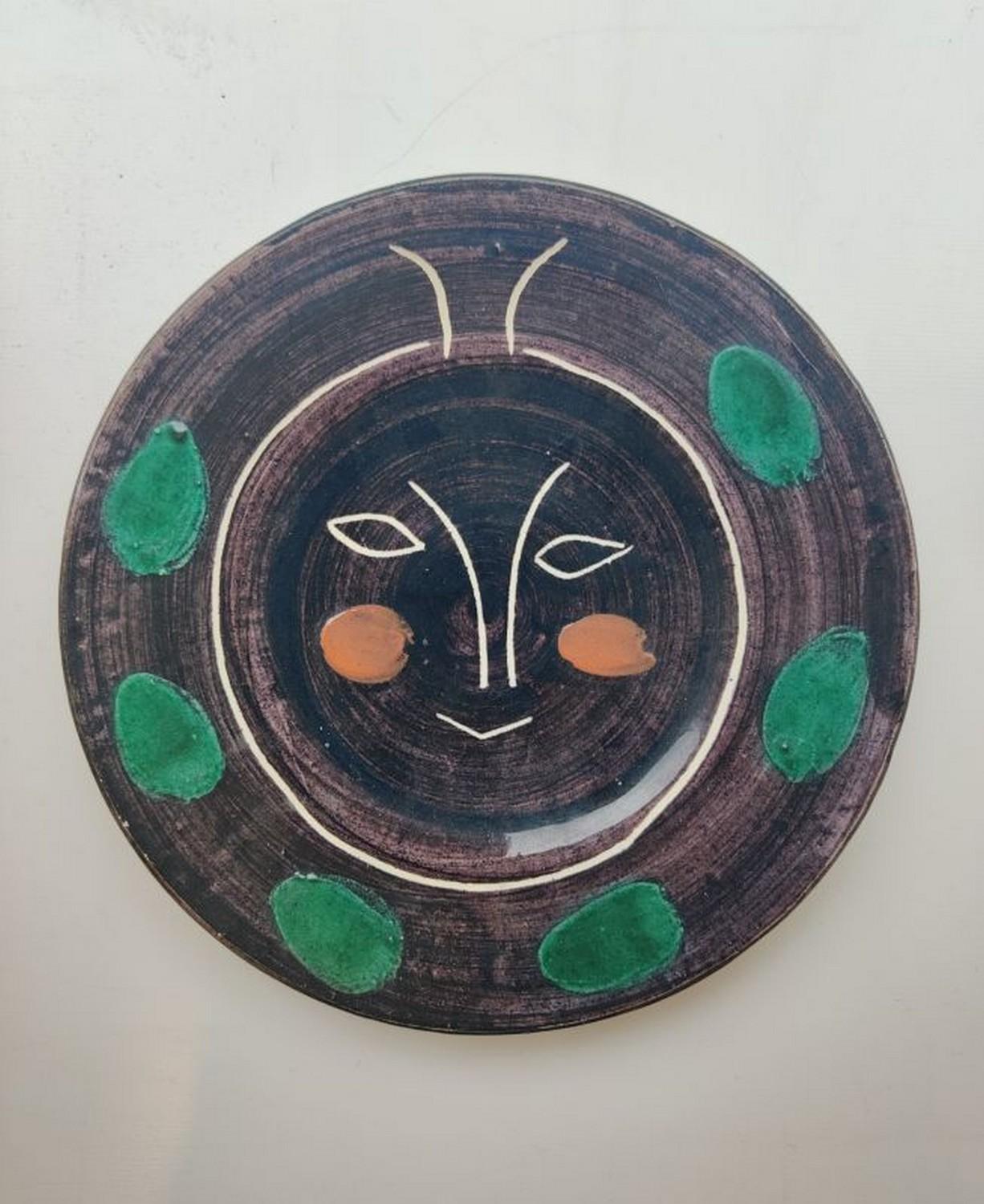 Pablo Picasso Abstract Sculpture - Plate "Black face" 