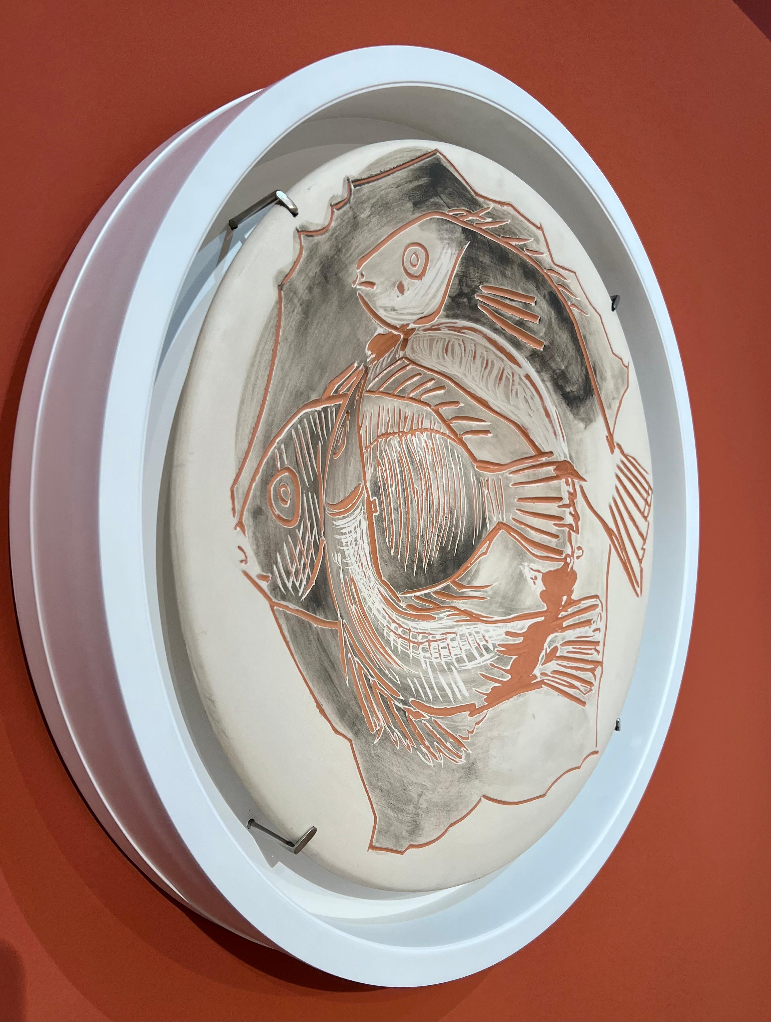 Trois poissons sur fond gris (A.R. 396), Pablo Picasso, Design, Ceramica, Madoura in vendita 1