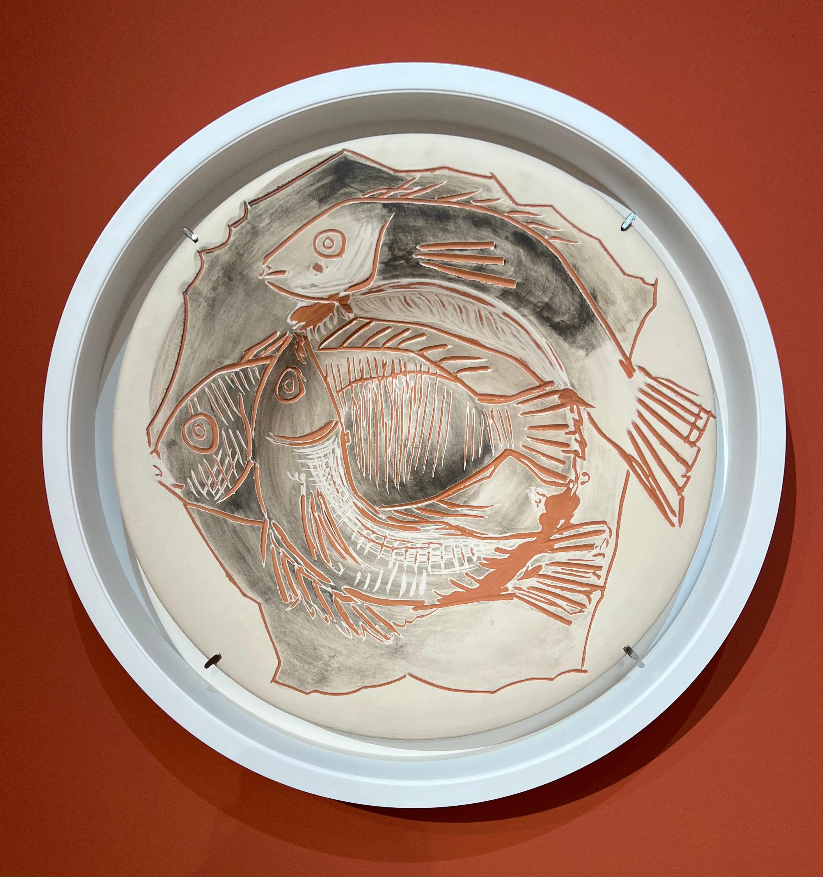 Trois poissons sur fond gris (A.R. 396), Pablo Picasso, Design, Ceramica, Madoura in vendita 2