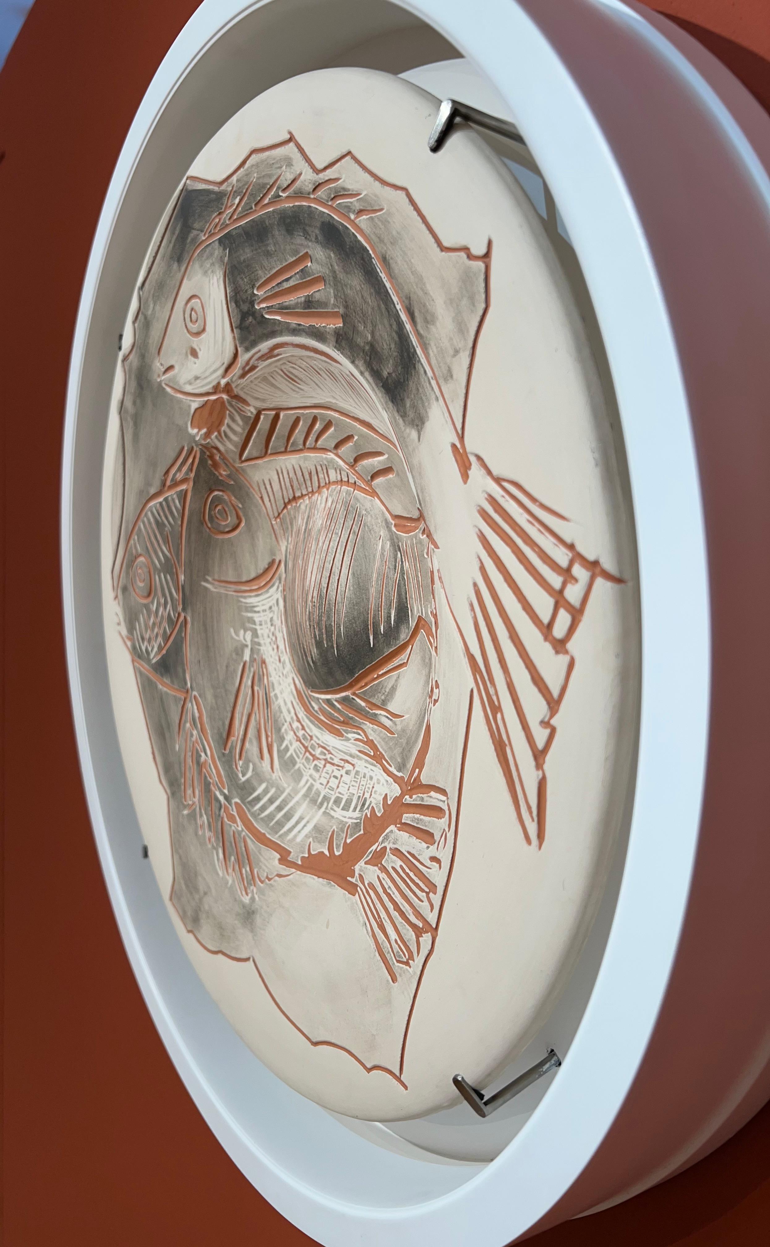 Trois poissons sur fond gris (A.R. 396), Pablo Picasso, Design, Ceramica, Madoura in vendita 4