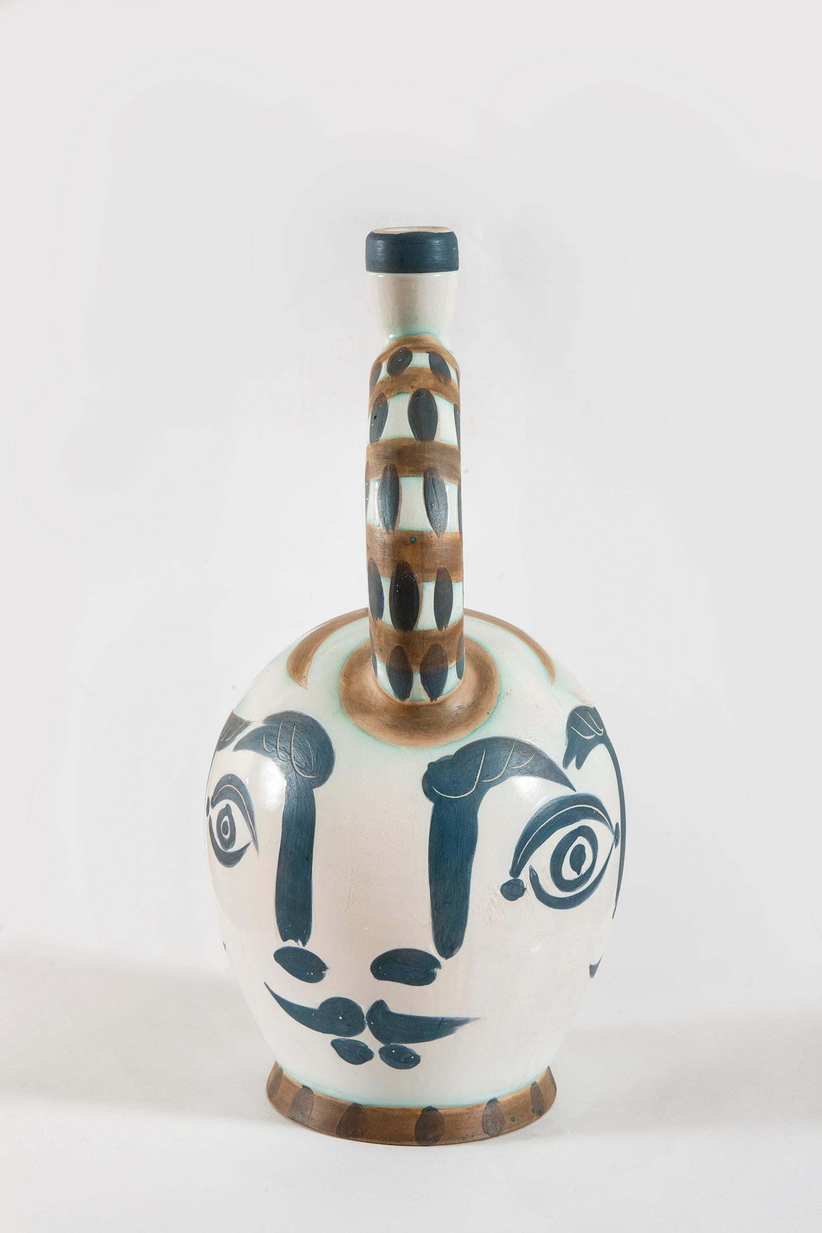 Vase aztèque aux quatre visages, (A.R.401) - Gray Figurative Sculpture by Pablo Picasso