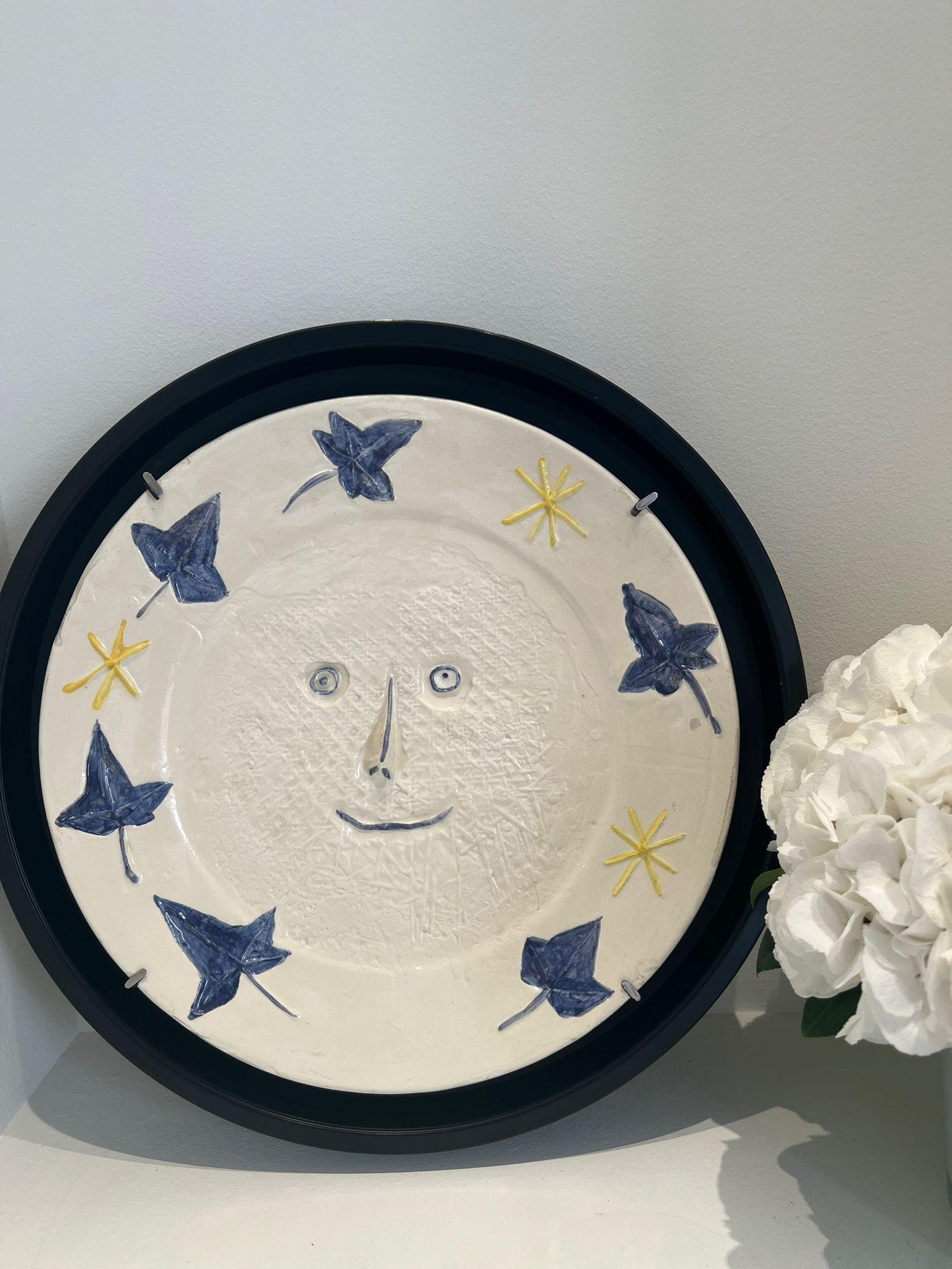 Visage aux feuilles, Picasso, Ceramica, Terracotta, piatto, anni '50, design - Sculpture di Pablo Picasso