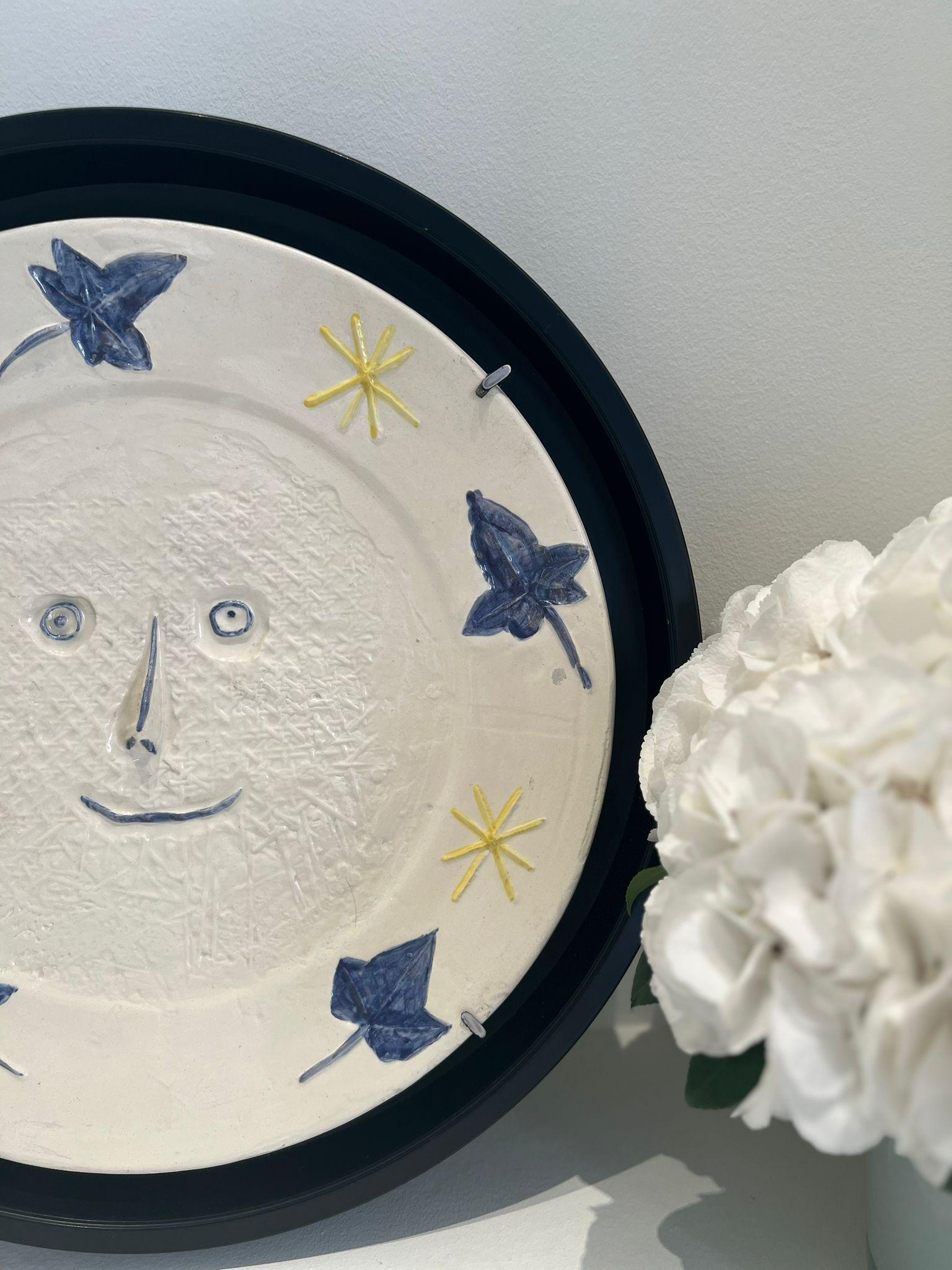 Visage aux feuilles, Picasso, Ceramica, Terracotta, piatto, anni '50, design - Sculpture Moderno di Pablo Picasso
