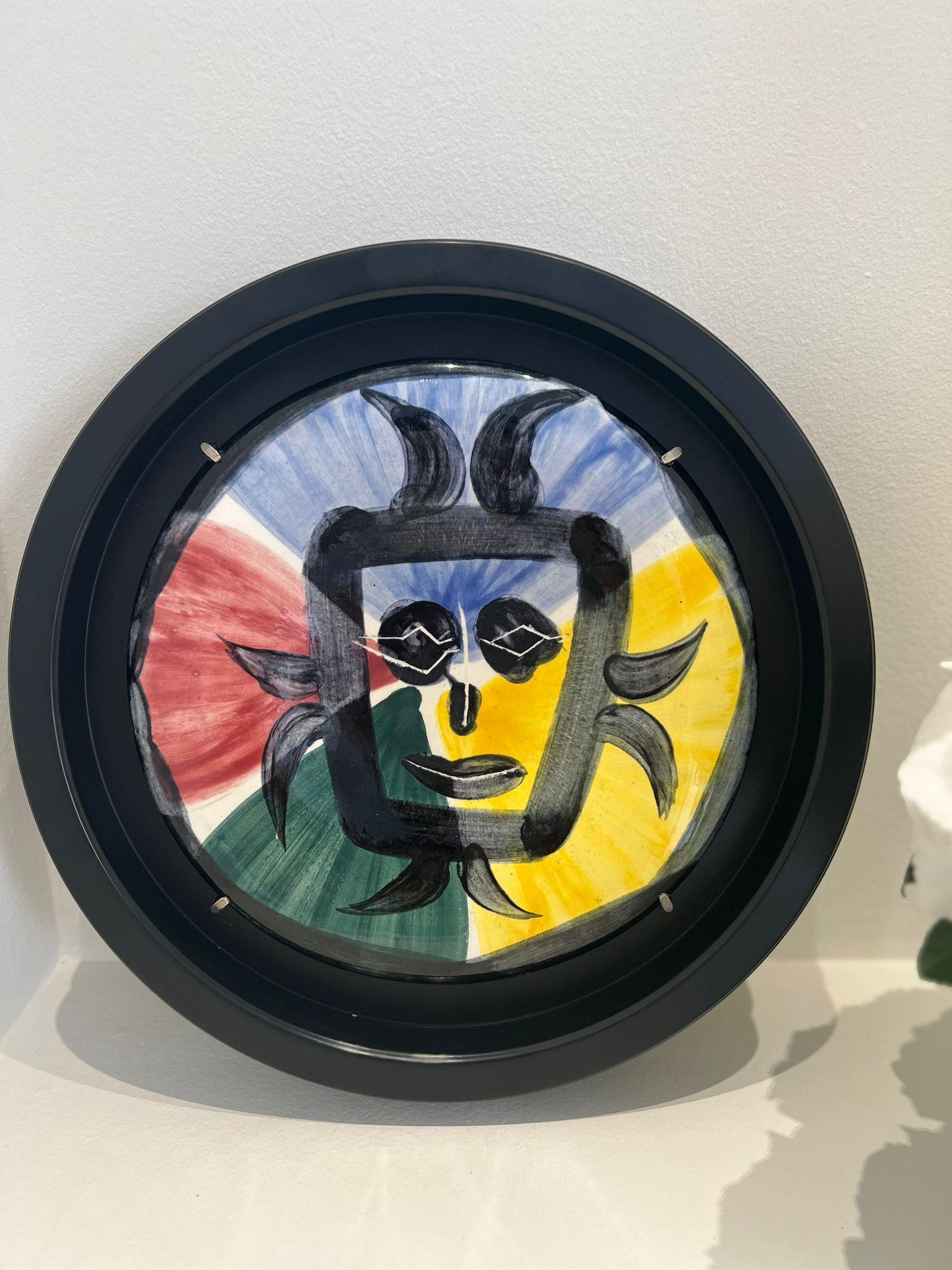 Visage no 125, Picasso, 1960's, Earthenware, Plate, Face, Design - Contemporary Sculpture by Pablo Picasso