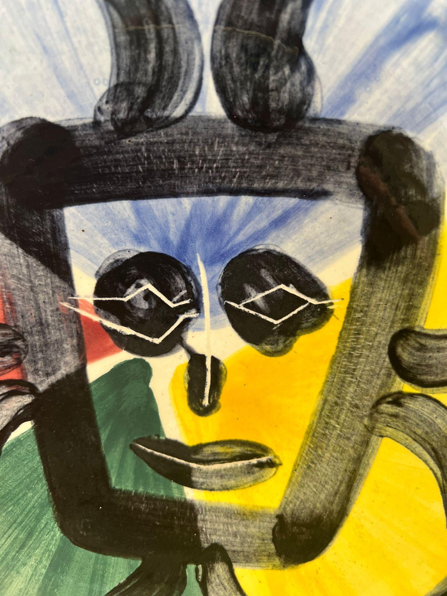 Visage no.125
1963
Ed. 67/150 pcs
White earthenware ceramic plate, partially engraved, with coloured engobe and glaze
D. 25.8 cm
Frame: D. 33.4 cm (with frame) Numbered and inscribed on the back : N°125, Edition Picasso, 67/150, Madoura Picasso :