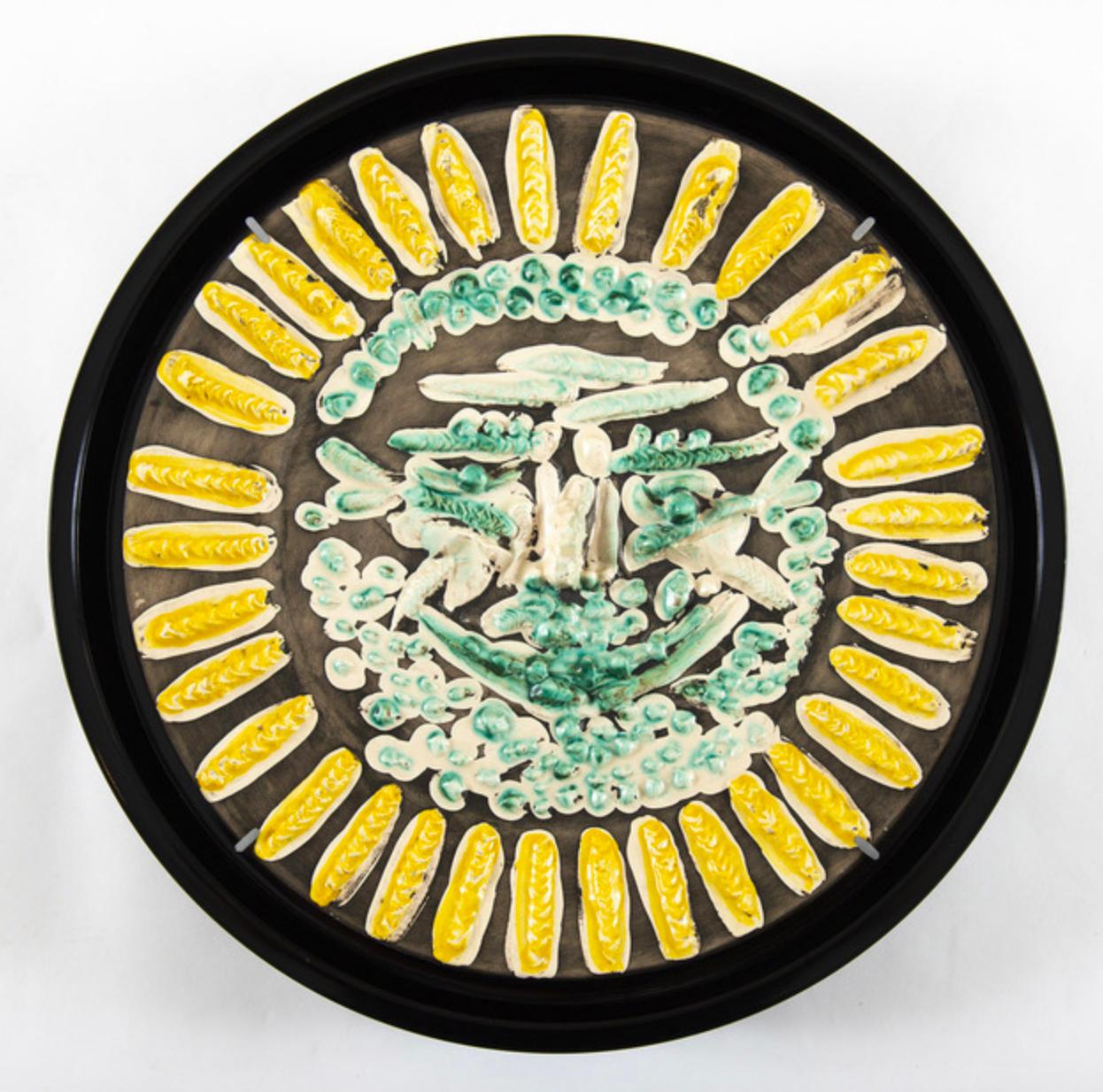 Visage tourmenté, Pablo Picasso, Ceramic, Limited edition, 1950's, Madoura 

Ed. 100 pcs
1956
Rounded plate, earth white earthenware, decor with engobes under partial cover with brush, yellow, green, black patina.
D. 42 cm / D. 49 cm (with