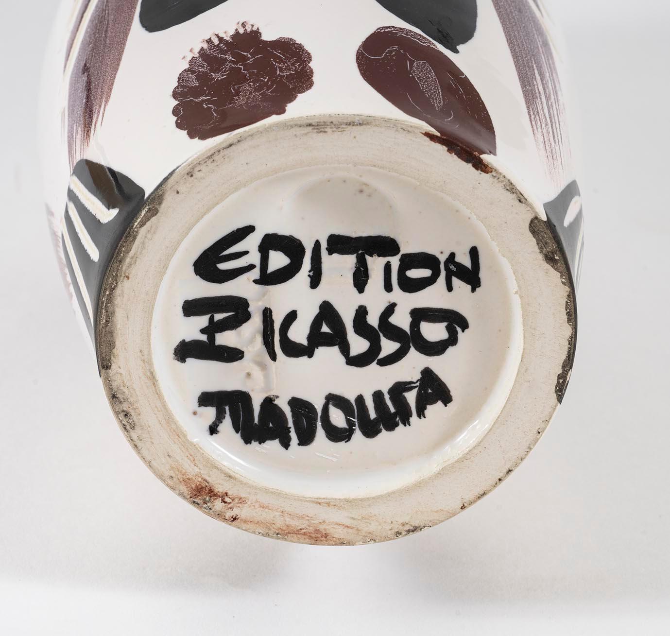 Búho joven de madera, Picasso, Jarra, Cerámica, Animal, Años 50, Madoura, Diseño, Arcilla - Print De la posguerra de Pablo Picasso