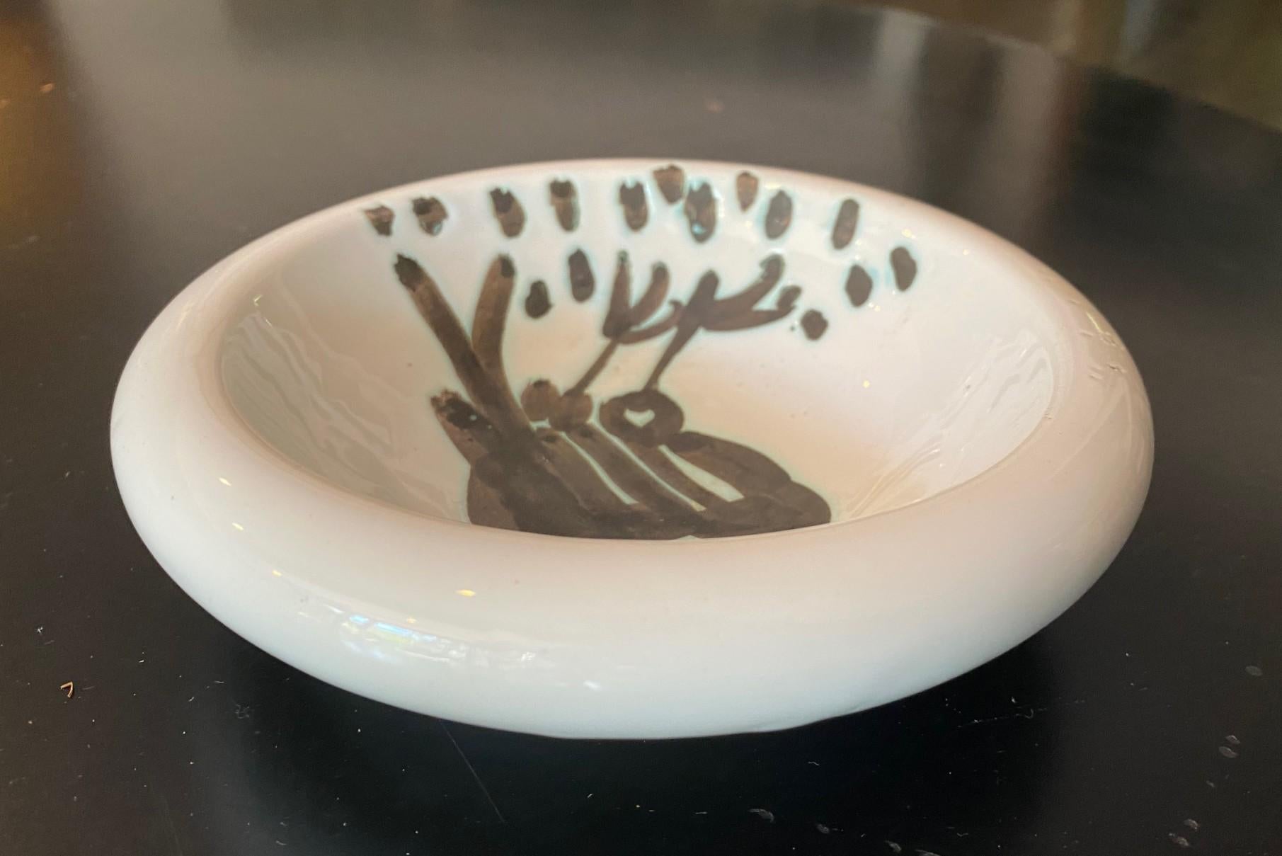 Mid-20th Century Pablo Picasso Signed Limited Ed. Madoura Pottery Bowl Oiseau à la Huppe A.R. 173 For Sale