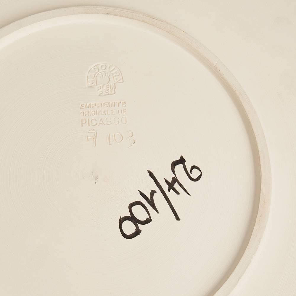 Pablo Picasso, Visage Géométrique Aux Traits White Earthenware Dish 1956 A.R.361 (Moderne der Mitte des Jahrhunderts)