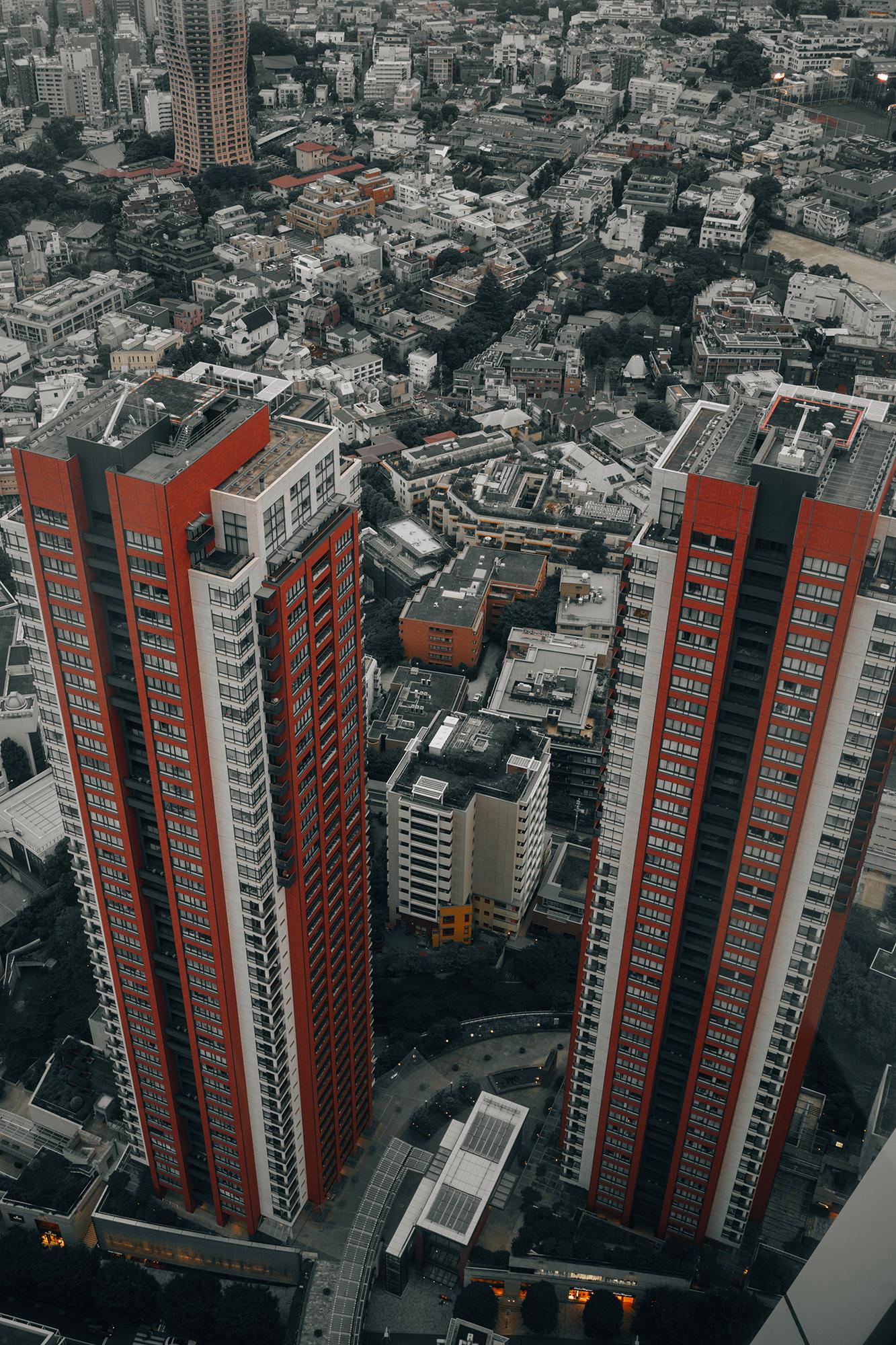 Color Photograph di Pablo Saccinto - Vista dall'ultimo piano