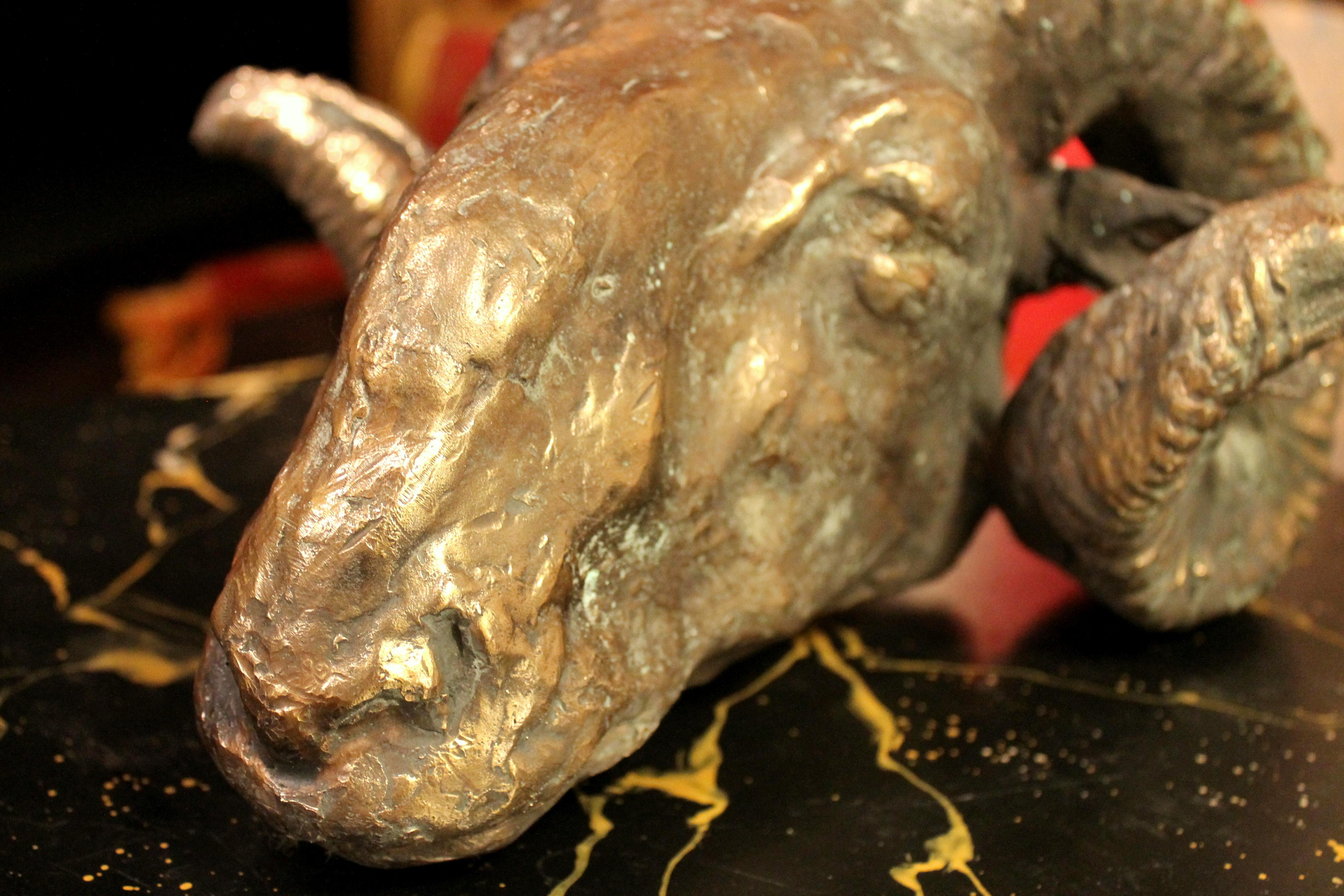 Tête de bélier contemporaine en bronze Sculpture Technique de moulage à la cire perdue Patine verte 15
