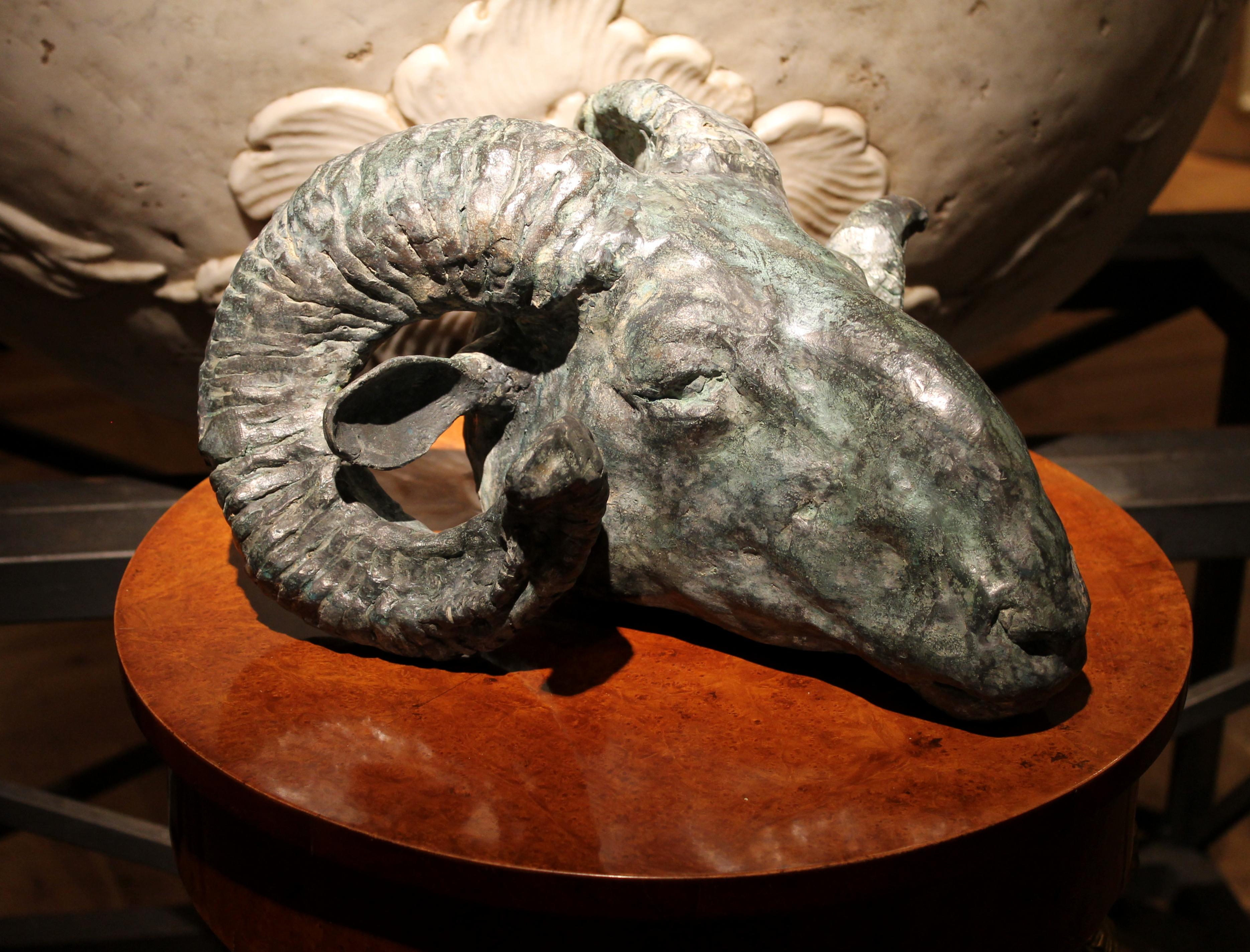 Tête de bélier contemporaine en bronze Sculpture Technique de moulage à la cire perdue Patine verte 5