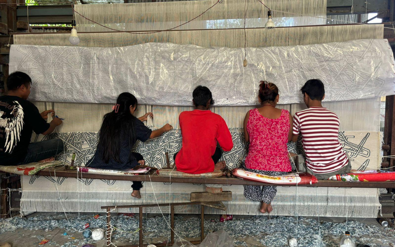 Pablo Siquier - Tapis en laine et soie noué à la main par l'artiste en édition limitée 9'x6'. en vente 1