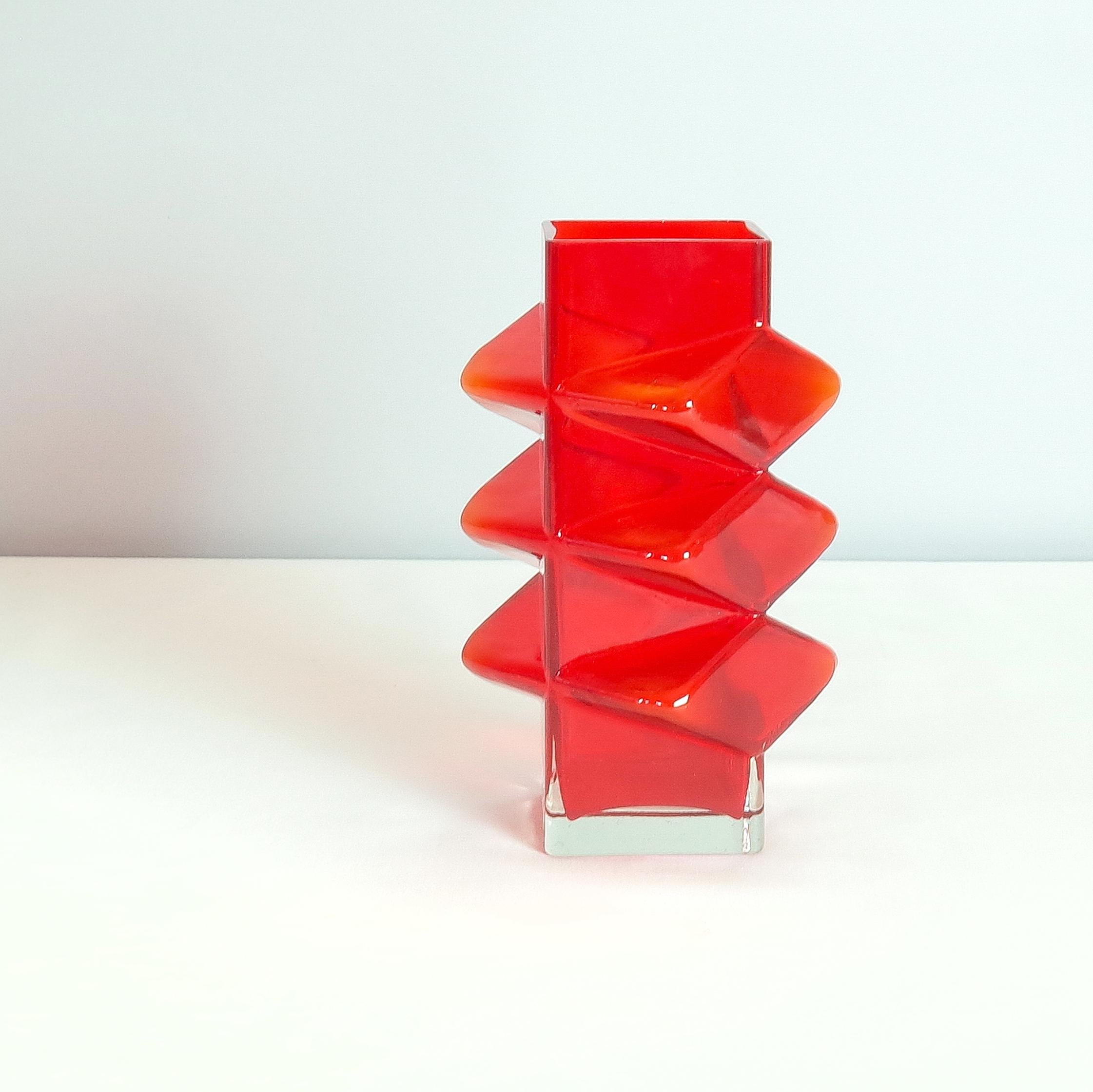 Mid-Century Modern Pablo Vase by Erkkitapio Siiroinen by Riihimaki, Red Glass Finland