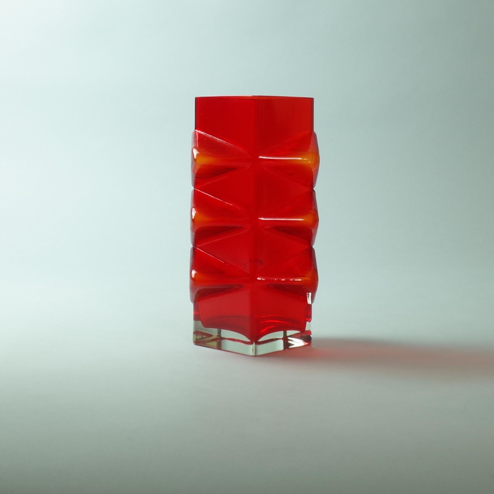 Hand-Crafted Pablo Vase by Erkkitapio Siiroinen by Riihimaki, Red Glass Finland