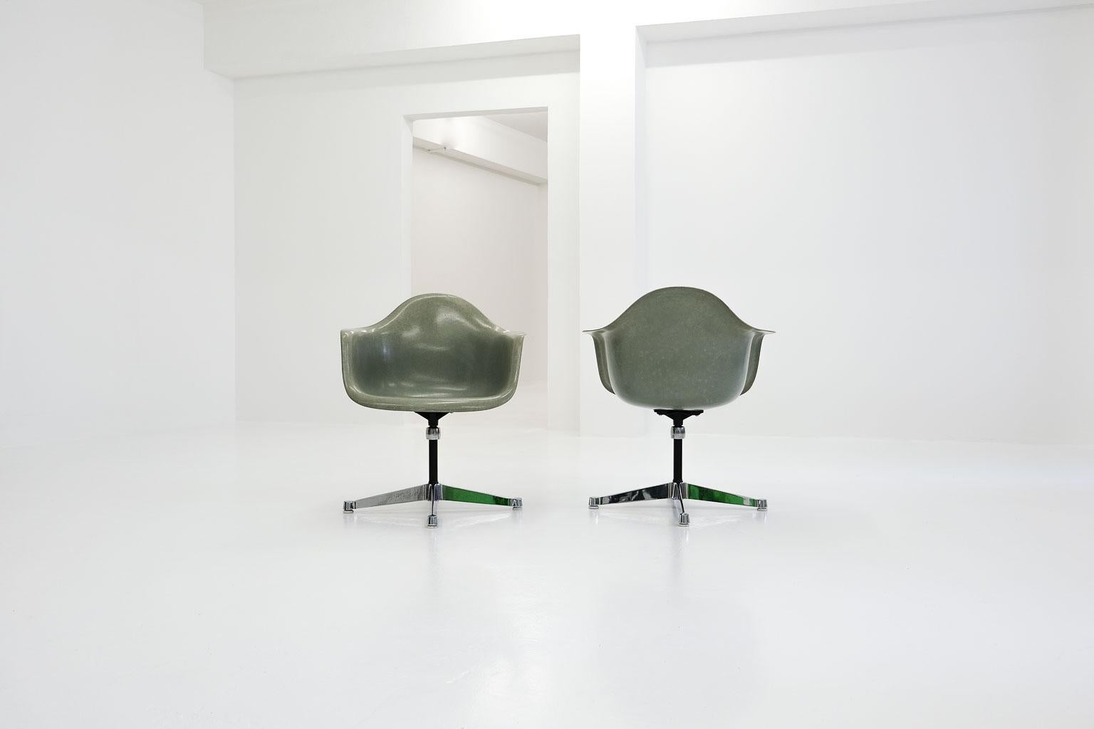 PAC (pivot armchair contract base - adjustable), Charles Eames for Herman Miller In Good Condition In Frankfurt am Main, DE