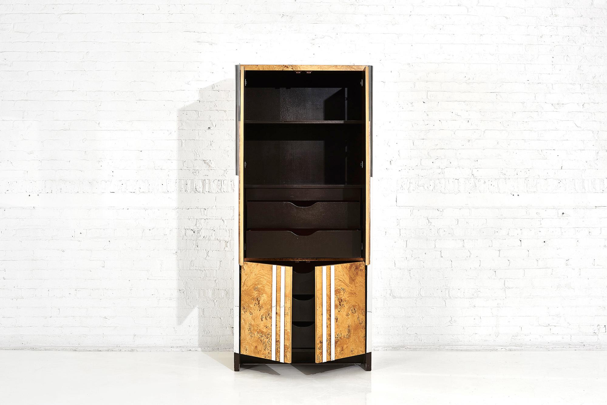 Mid-Century Modern Armoire en bois de broussin et chrome Pace, Italie, 1970 en vente