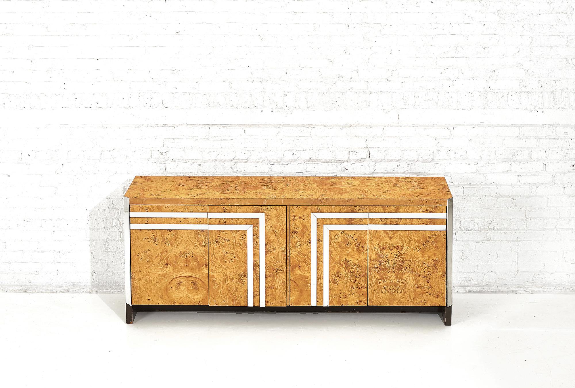 Burlwood and chrome sideboard dresser by Pace Collection. There are 6 drawers behind the 4 burl wood drawers. Designed by Leon Rosen. Italy 1970’s.