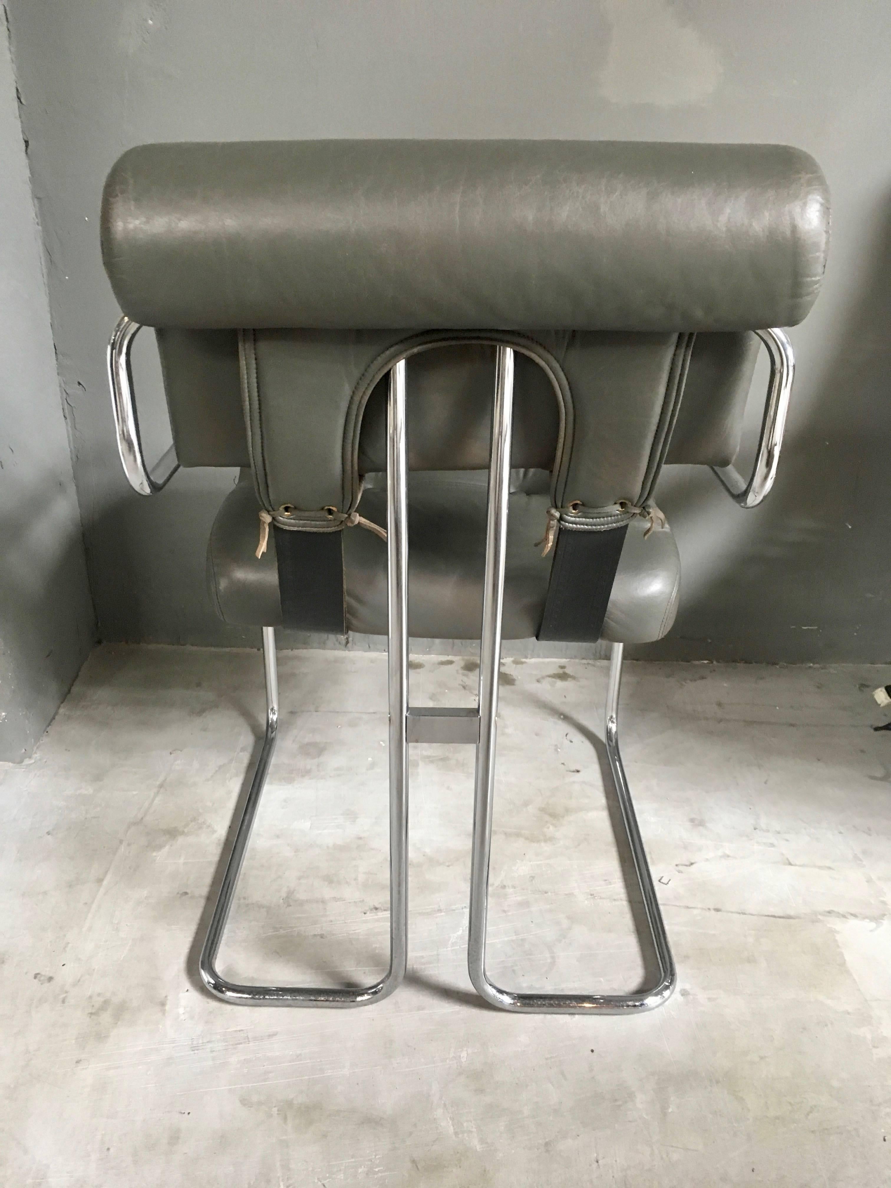 Pace Chair in Grey Leather by Guido Faleschini In Fair Condition In Los Angeles, CA