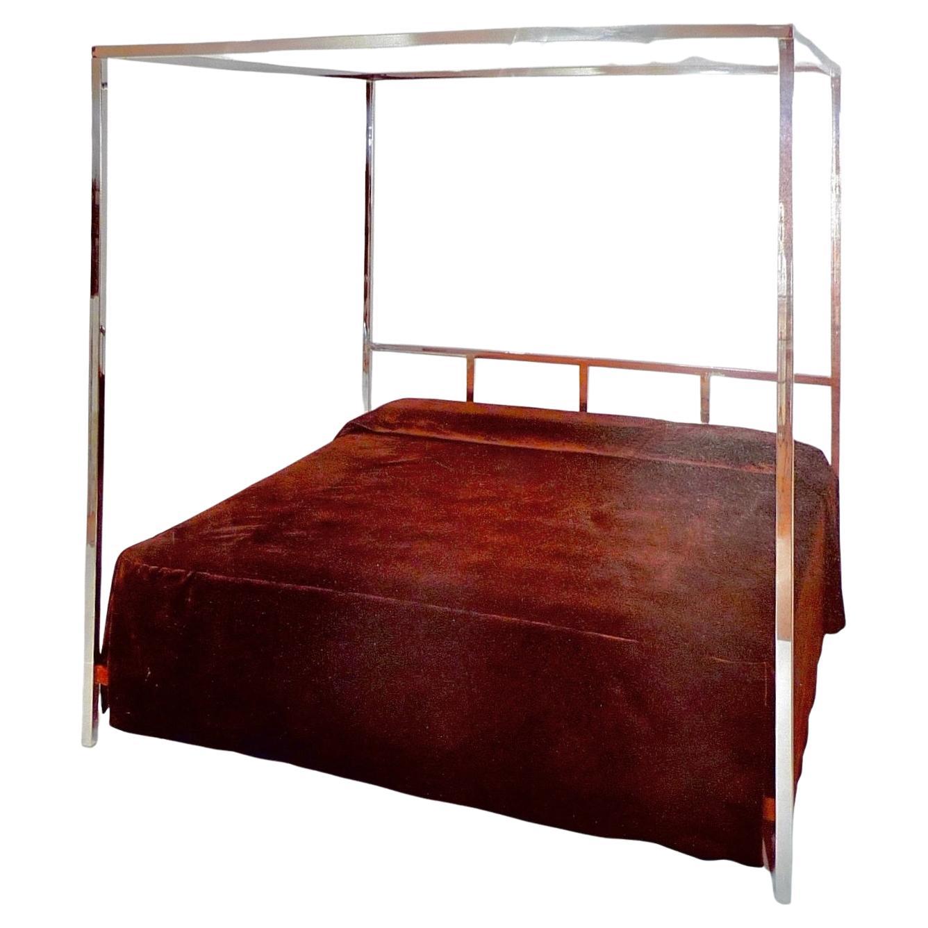 Collection Saceal 9964-1 Lit à baldaquin King à quatre colonnes en chrome en vente