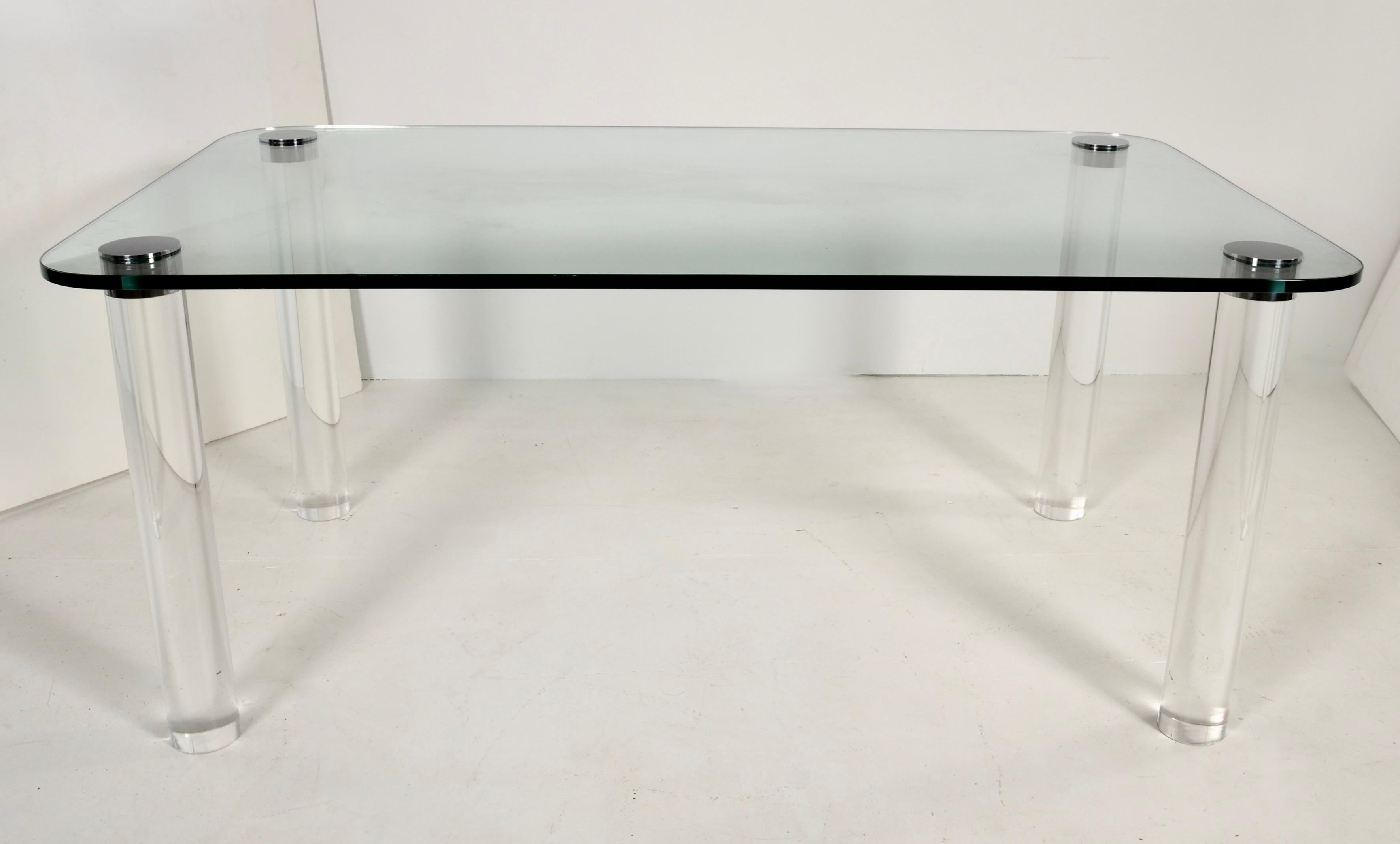 Très belle table de salle à manger de la Collection S, avec un plateau en verre de 3/4
