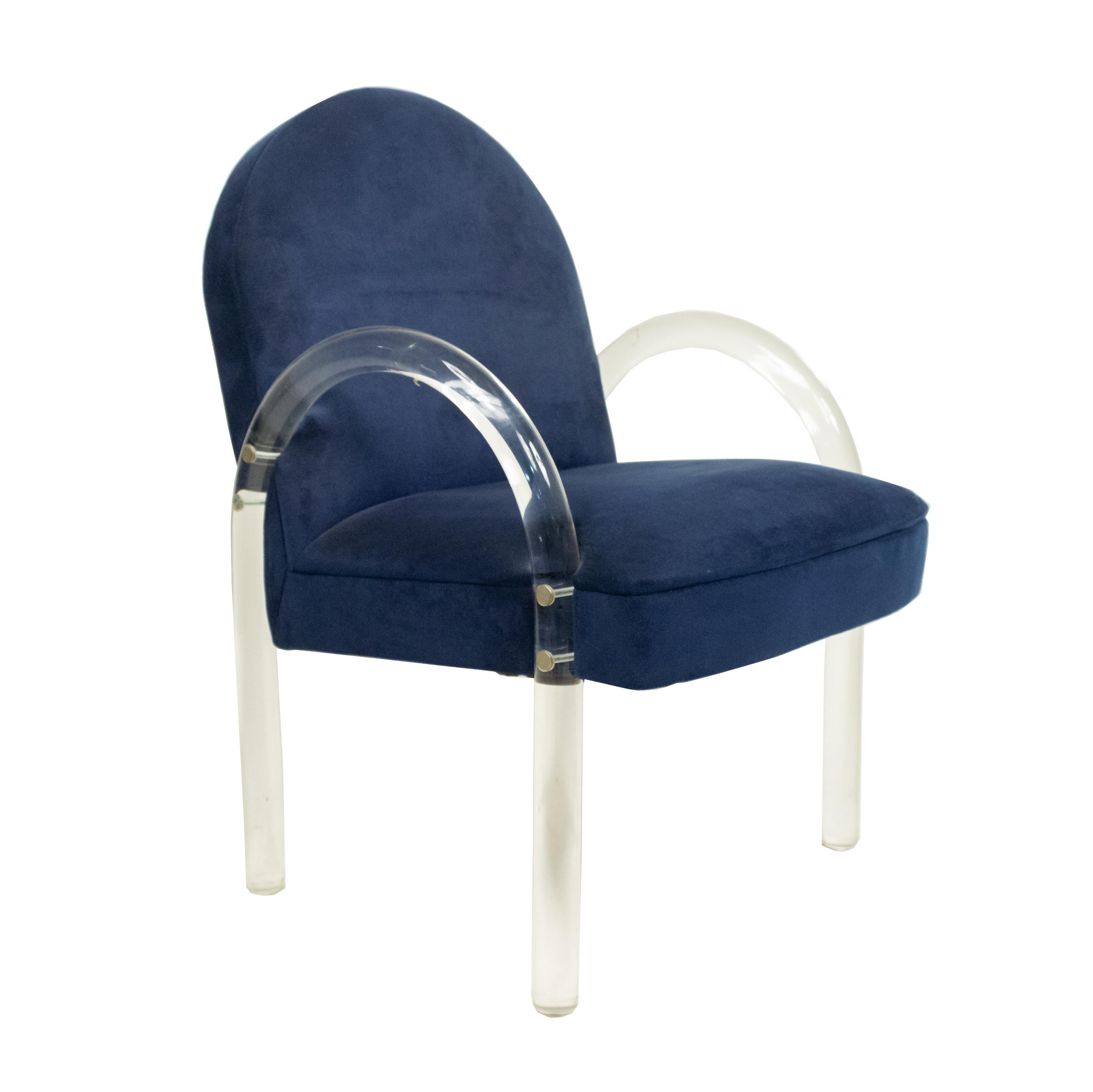 Postmoderne Chaises cascade en lucite de la collection Pace avec tapisserie bleue en vente