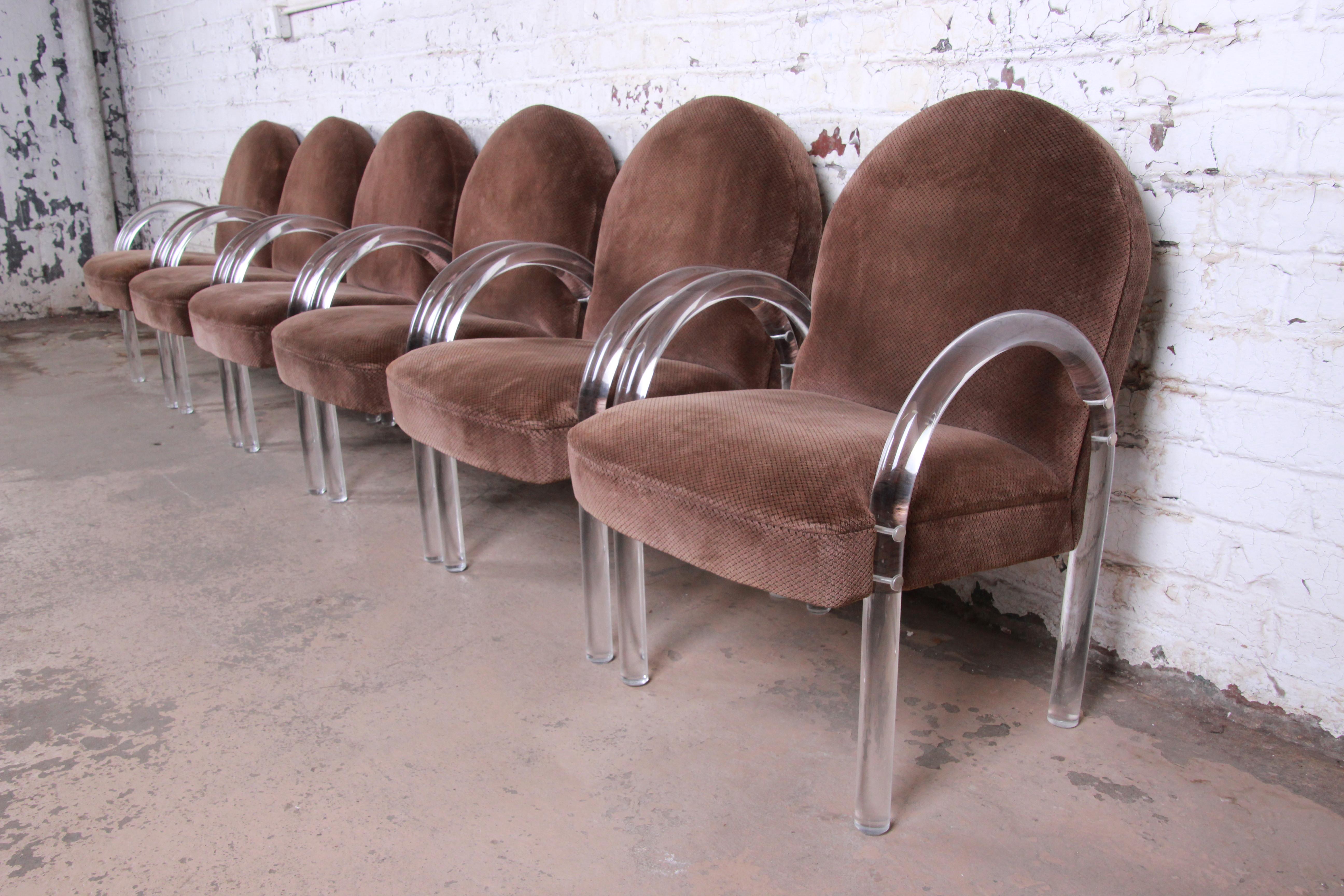 An outstanding set of six modern Art Deco or Hollywood Regency Lucite waterfall club chairs or dining armchairs

By The Pace Collection

USA, 1970s

Solid curved Lucite arms, with brass fittings and original brown microfiber