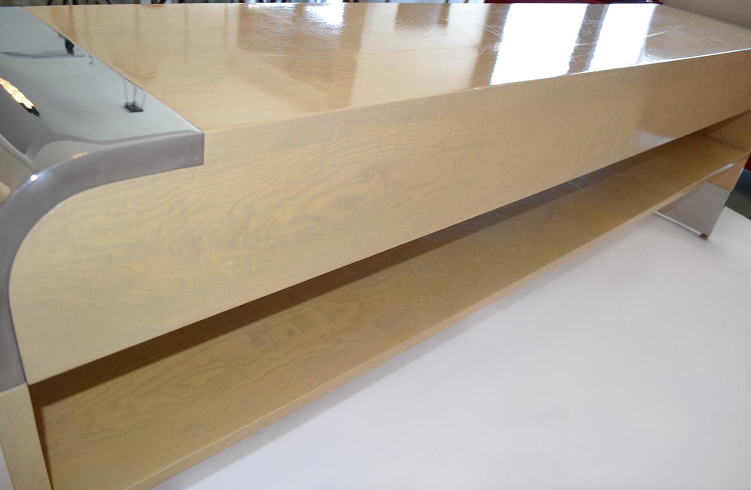 Table console moderne à 4 tiroirs en chrome et érable moucheté Pace Collection 1980 en vente 3