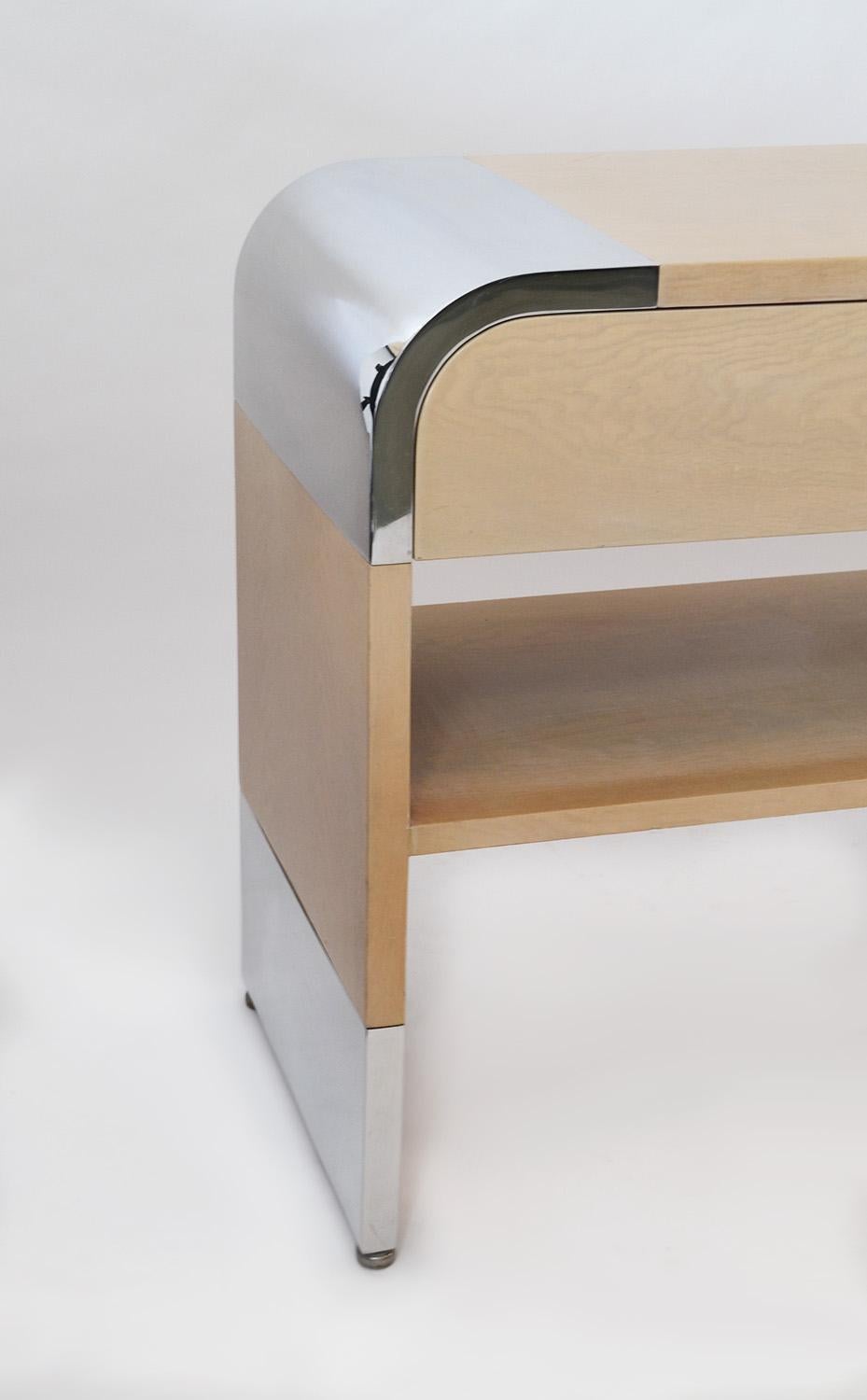 Table console moderne à 4 tiroirs en chrome et érable moucheté Pace Collection 1980 Bon état - En vente à Fort Lauderdale, FL