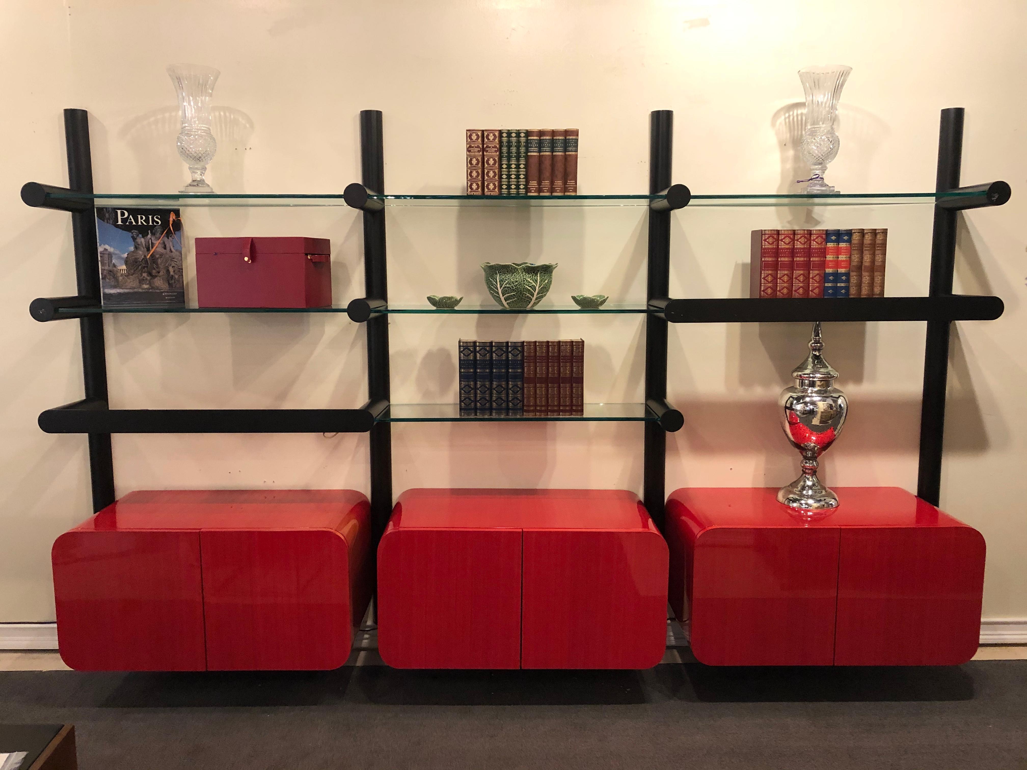 Janet Schwietzer, Pace, Modern Obra Bookshelf, Red Lacquer, Steel, glass, 1990s In Good Condition For Sale In Stamford, CT