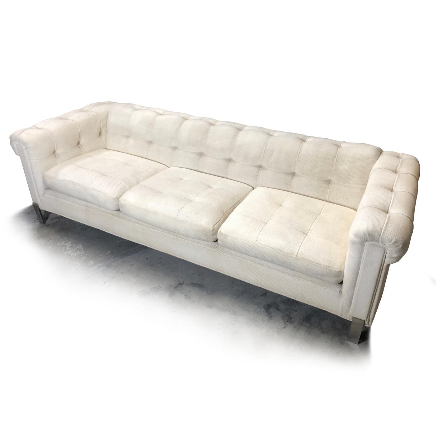 Original Pace Collection white button tufted tuxedo sofa. The vintage 1970s luxury couch features chrome flat bar steel legs. Pace loves to add a little bit of bling. Most of their designs feature gold, chrome, or glass or exotic wood veneers.