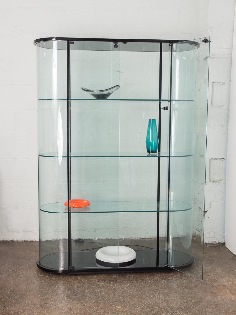 Pace Collection Hohe gerundete Glasvitrine (Moderne der Mitte des Jahrhunderts)