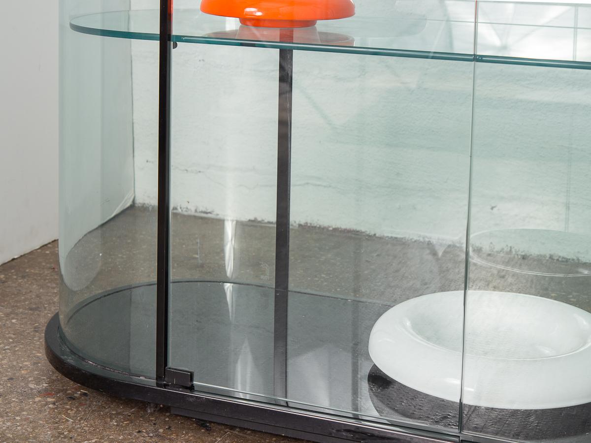 Pace Collection Hohe gerundete Glasvitrine 4