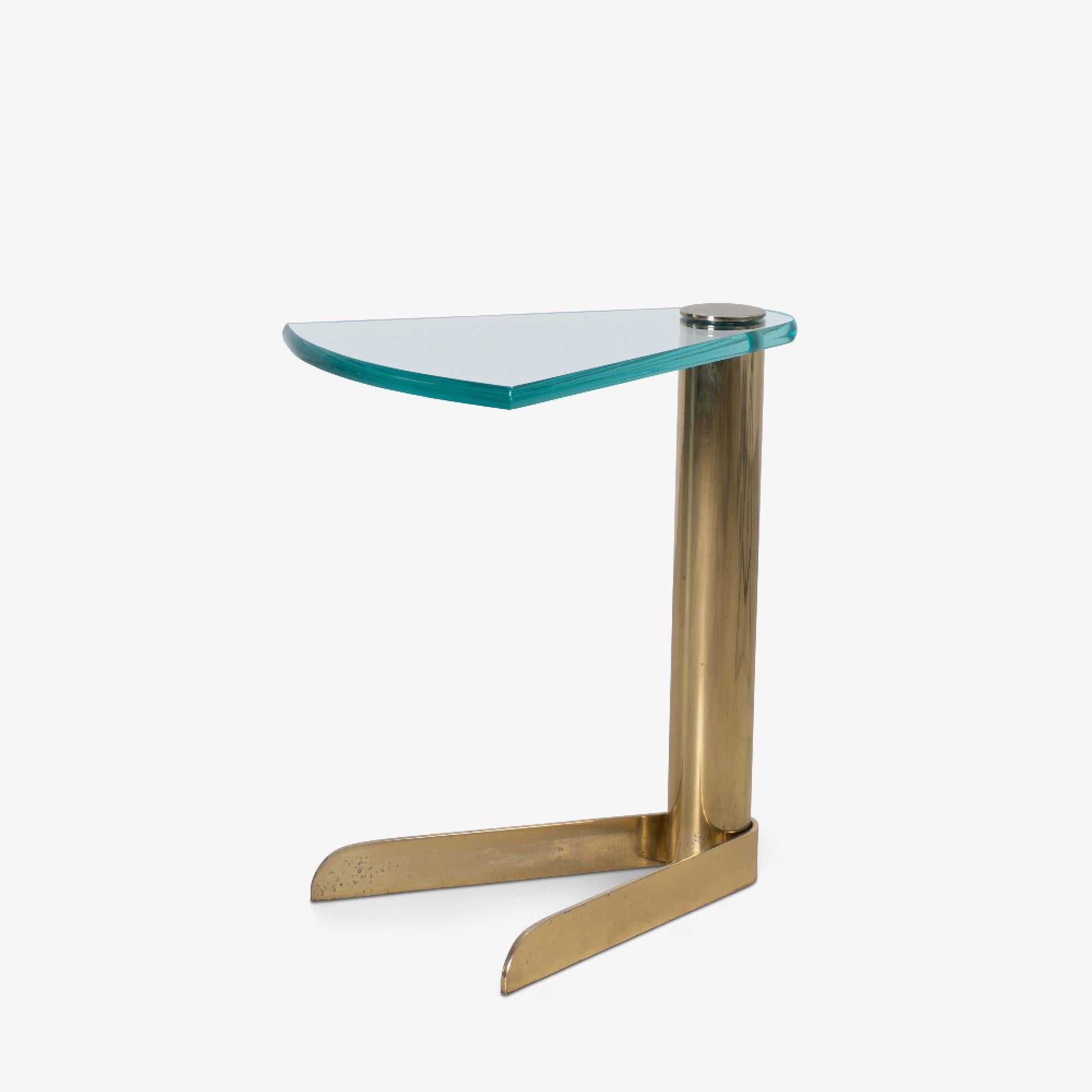 Irving et Leon Rosen ont fondé la Pace Collection en 1960 dans le but de créer des pièces de haut design qui se distinguent de leurs contemporains tels que Knoll et Herman Miller. Ils se sont tournés vers la simplicité des matériaux pour en faire la