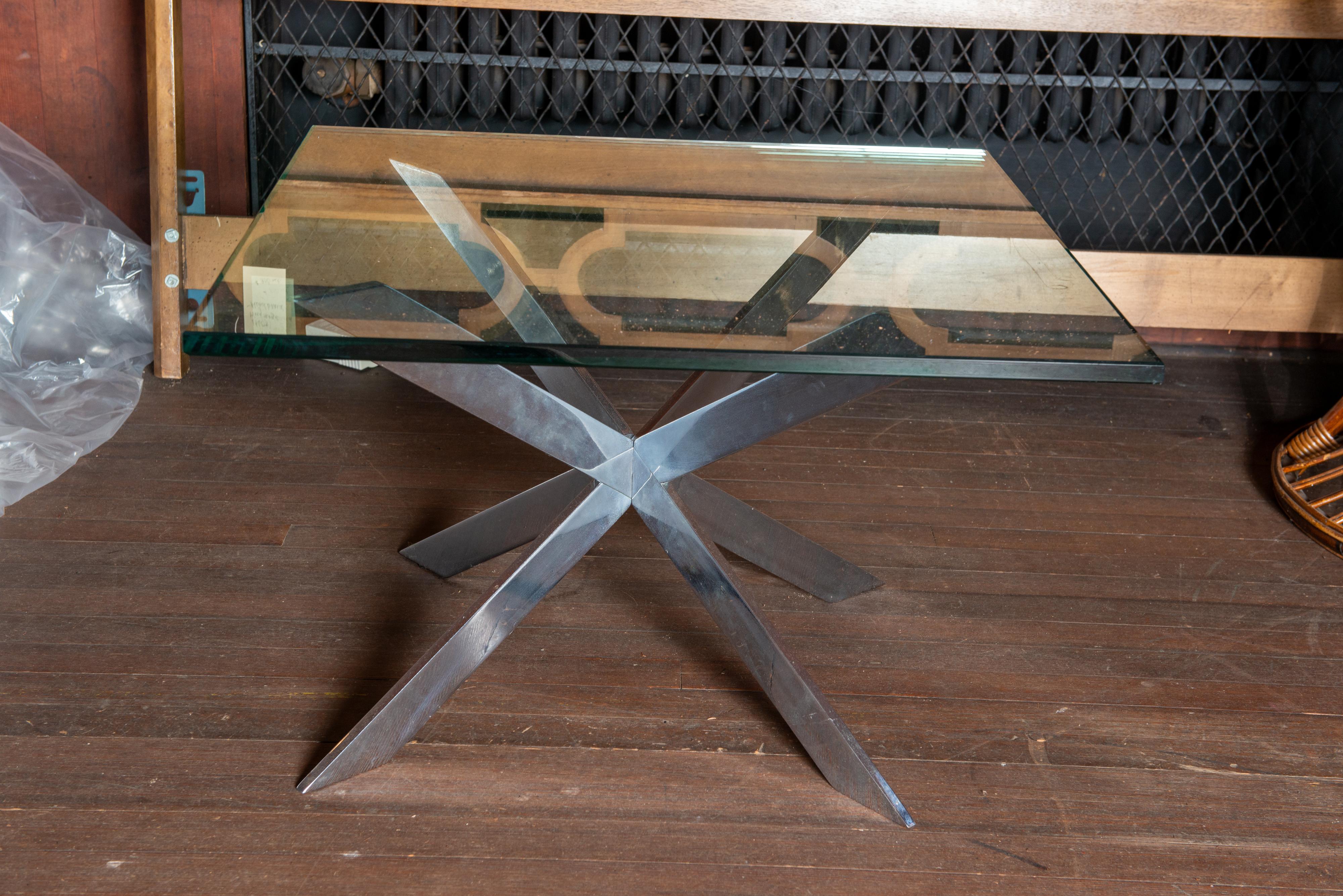 Fin du 20e siècle Table basse Pace Double X chromée avec plateau en verre en vente