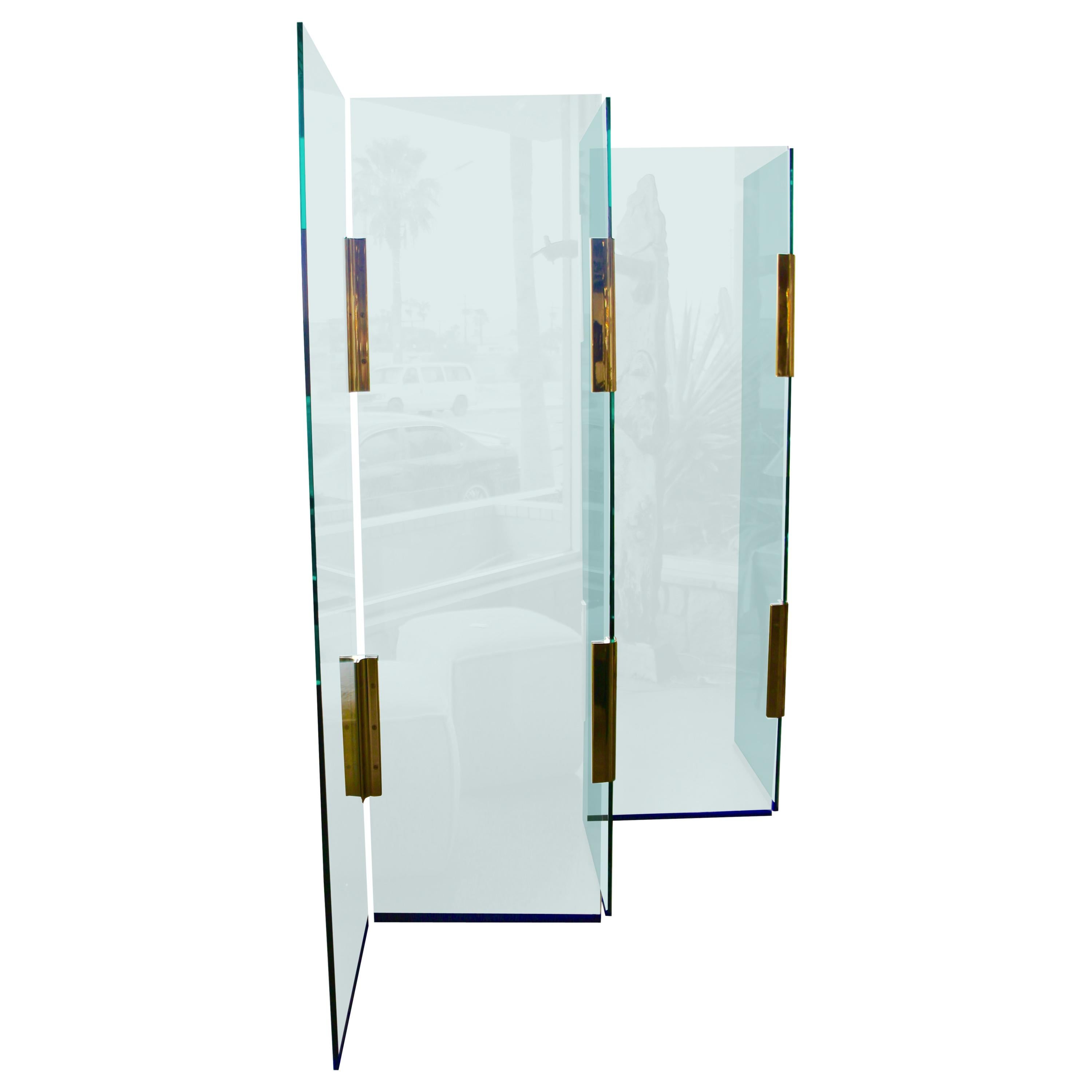 Paravent ou écran de séparation de pièce à cinq panneaux en verre et laiton avec charnière