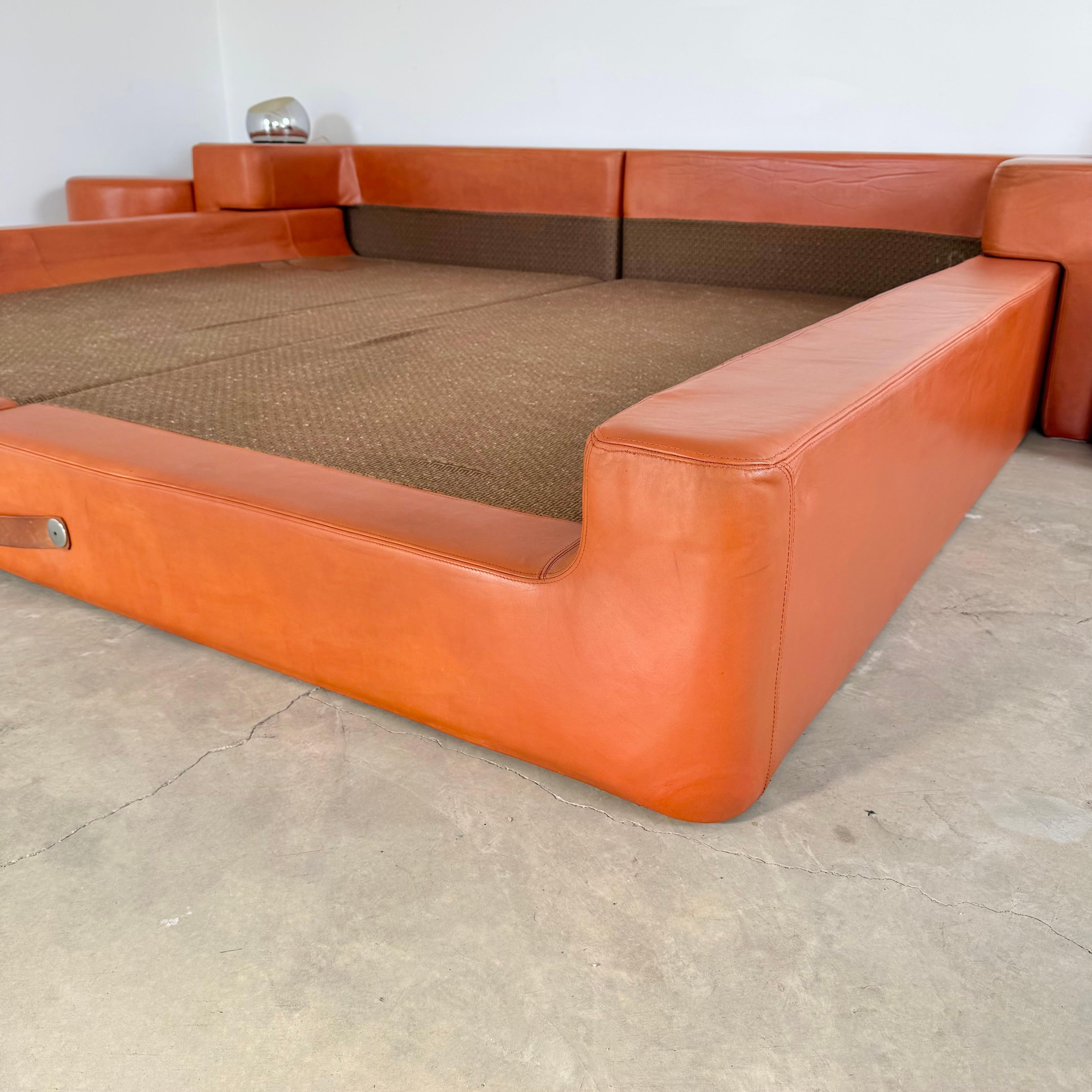 Cama de matrimonio de cuero Pace de Guido Faleschini, Italia, años 70 4